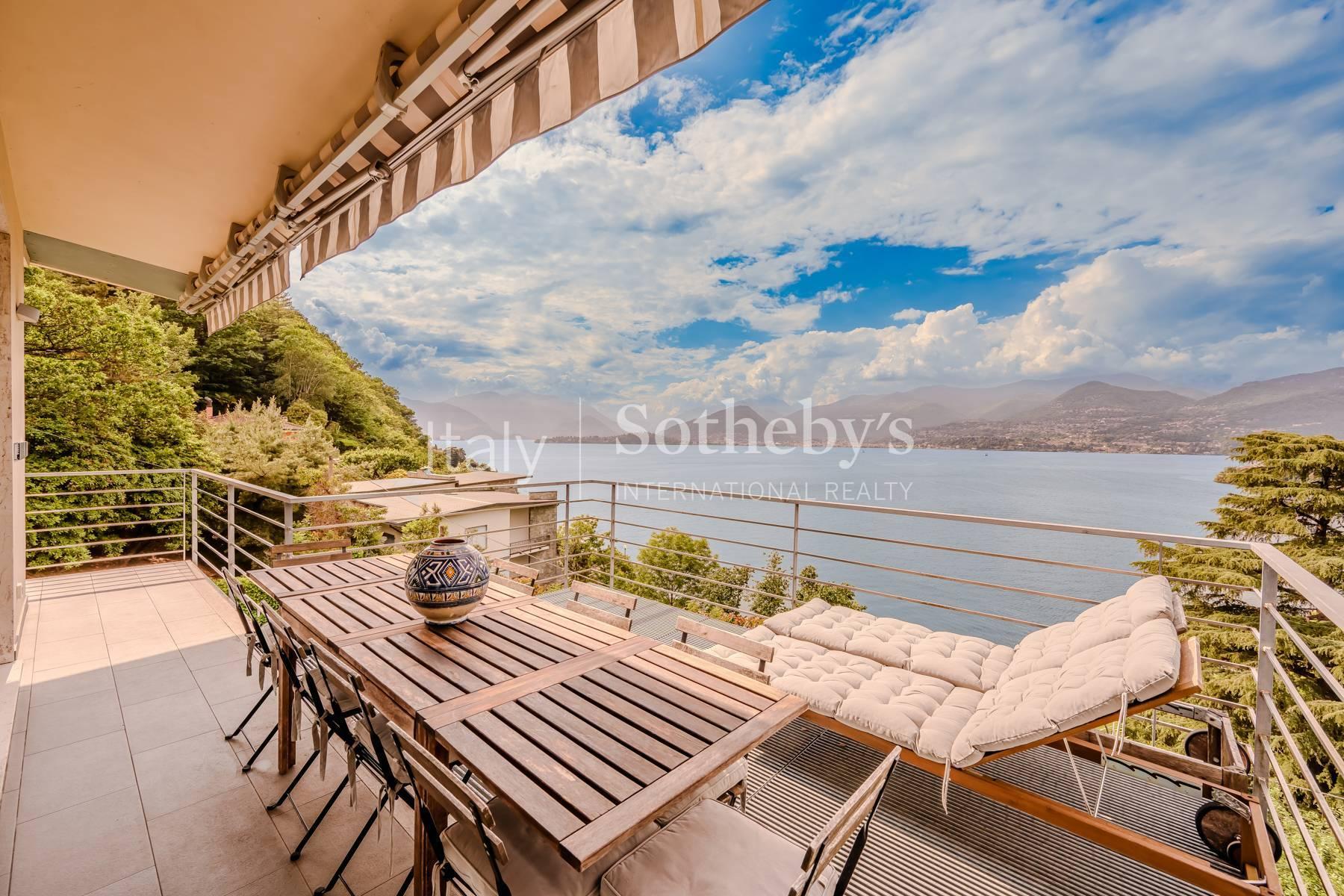 Exclusive villa with a pool and a dream view of Lake Maggiore