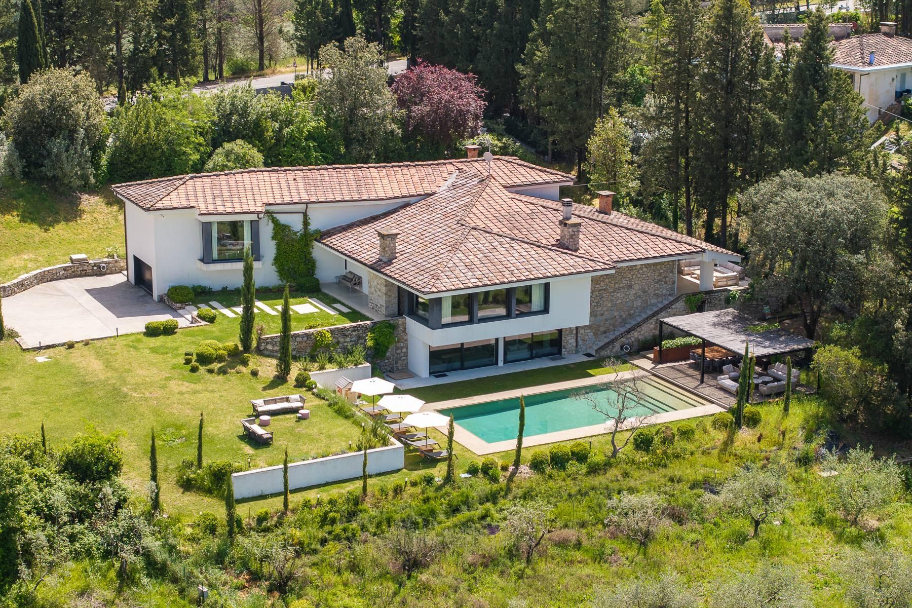 Elegant villa nestled among the hills of Chianti - 1