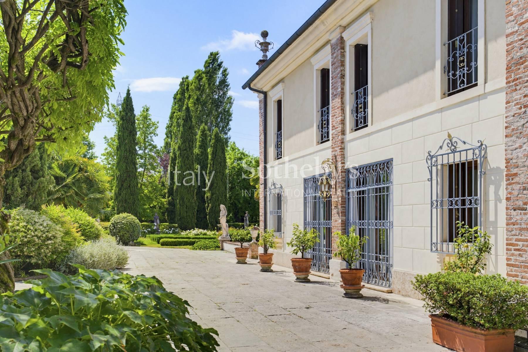 Restored country villa with an Italianstyle garden - 3