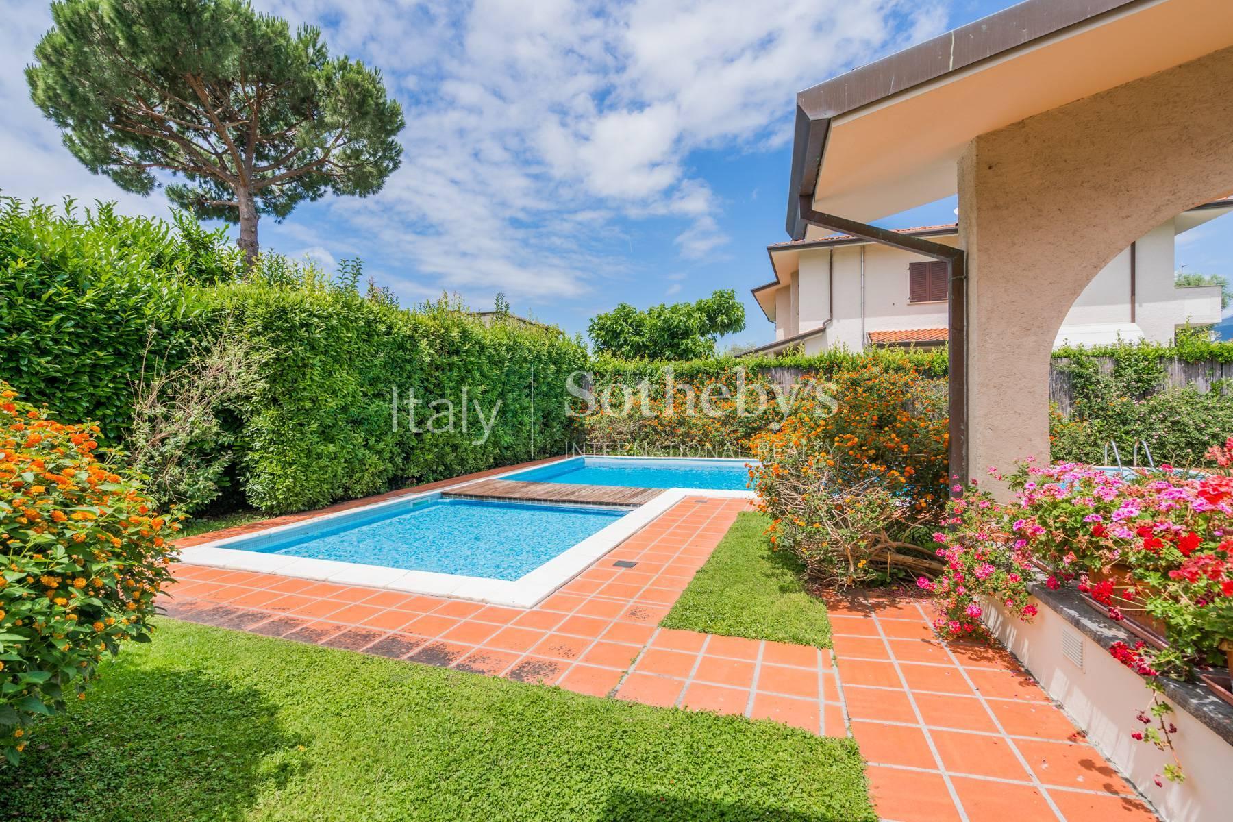 Villa a Forte dei Marmi con piscina e giardino - 2