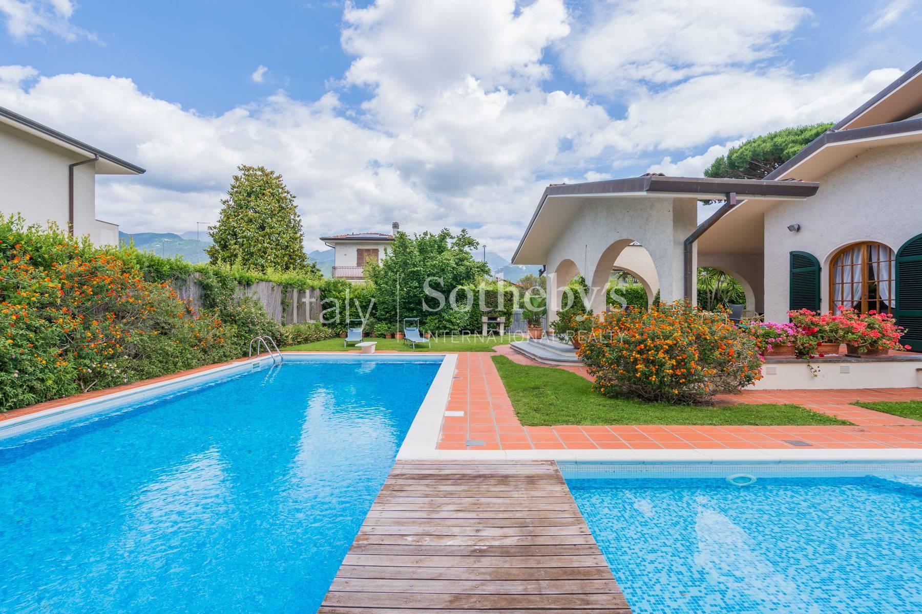 Villa a Forte dei Marmi con piscina e giardino, in vendita, Forte dei Marmi | Sotheby’s Realty Italy - 25
