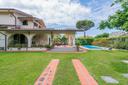 Villa a Forte dei Marmi con piscina e giardino, in vendita, Forte dei Marmi | Sotheby’s Realty Italy - 3