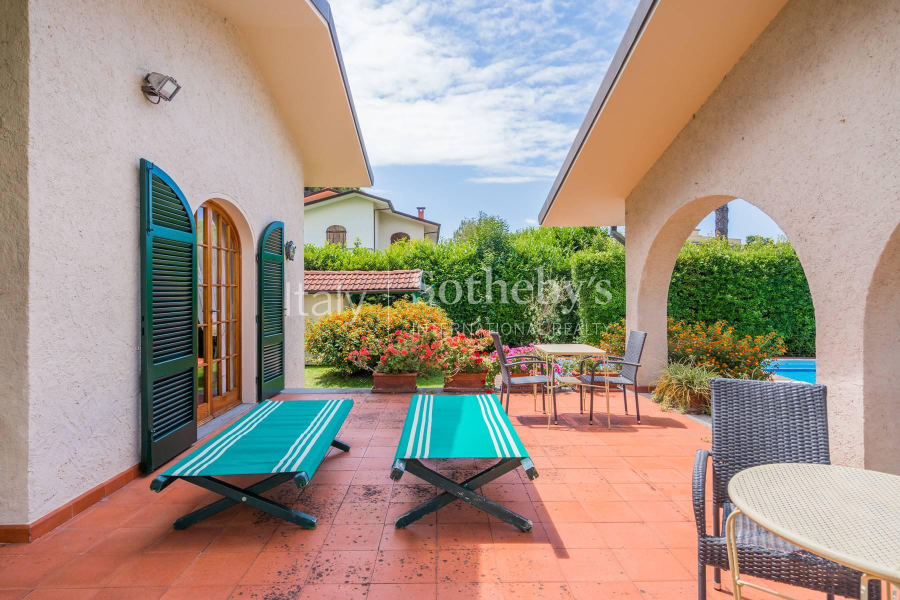 Villa a Forte dei Marmi con piscina e giardino - 4