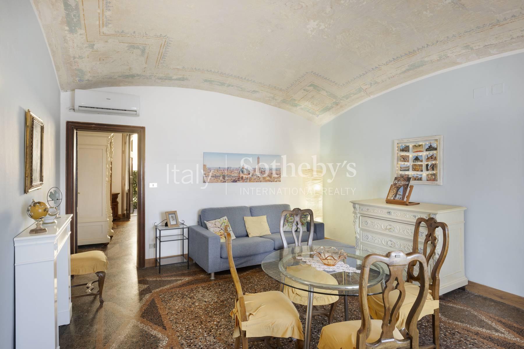Appartamento con ampia terrazza in Via San Mamolo - 2