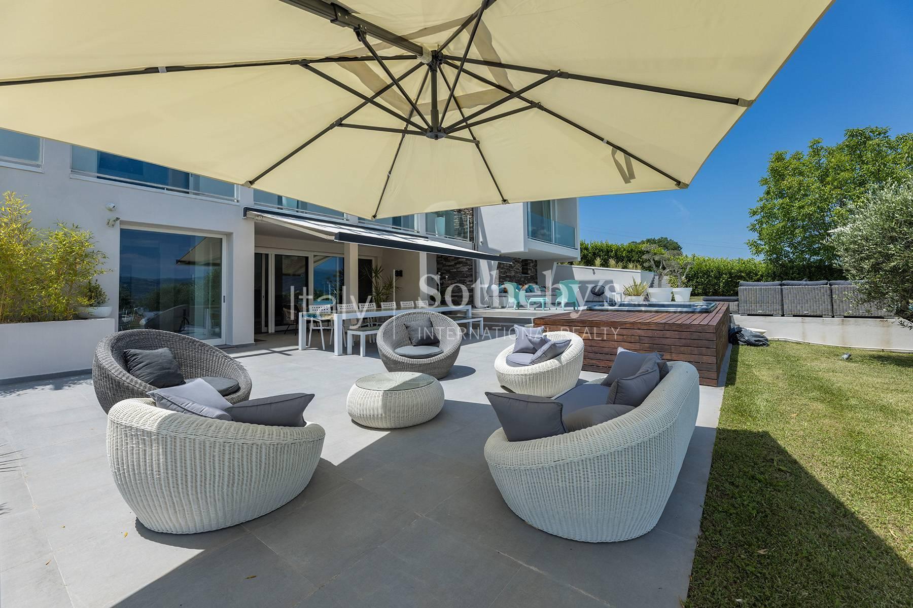 Residenza contemporanea di design immersa nella quiete - 4