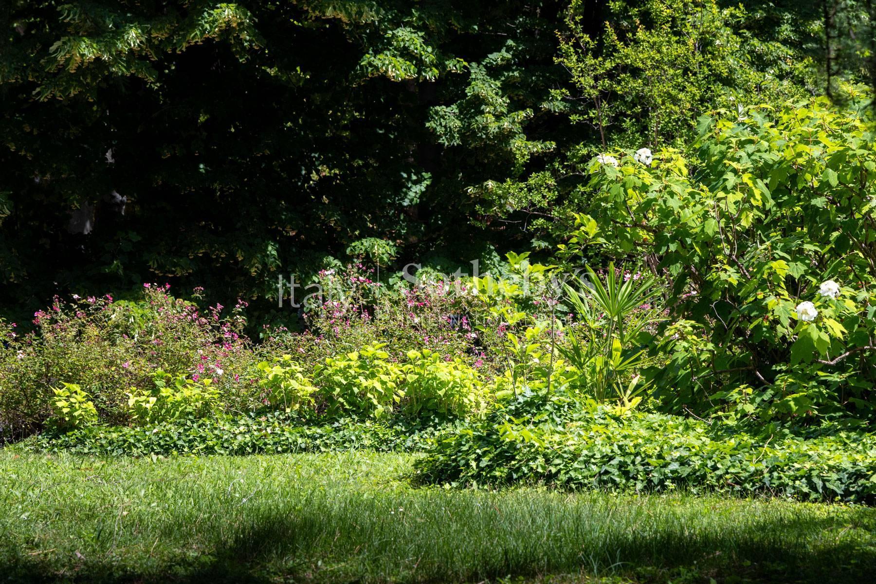 Villa di rappresentanza con parco esclusivo e giardino pensile - 2