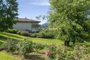 Villa panoramica con grande giardino e piscina, in vendita, Cene | Sotheby’s Realty Italy - 16