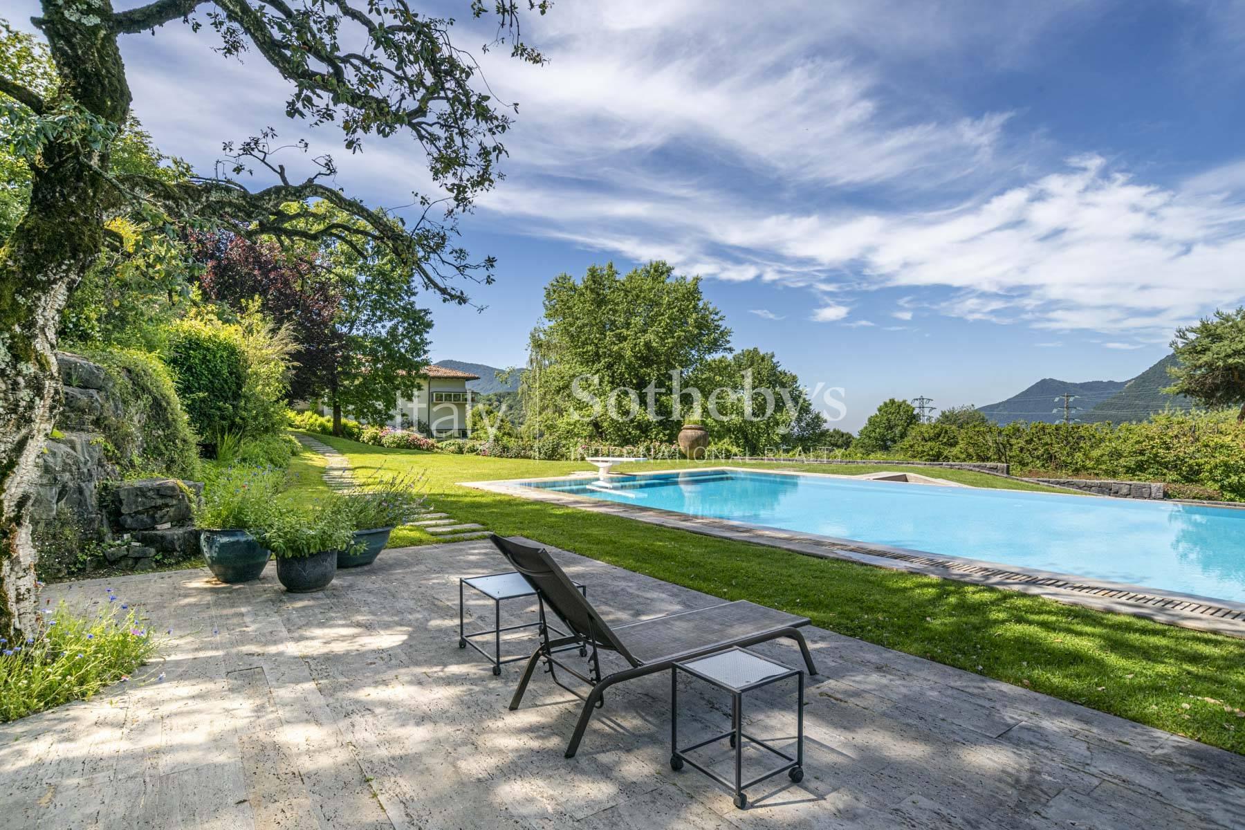 Villa panoramica con grande giardino e piscina, in vendita, Cene | Sotheby’s Realty Italy - 17