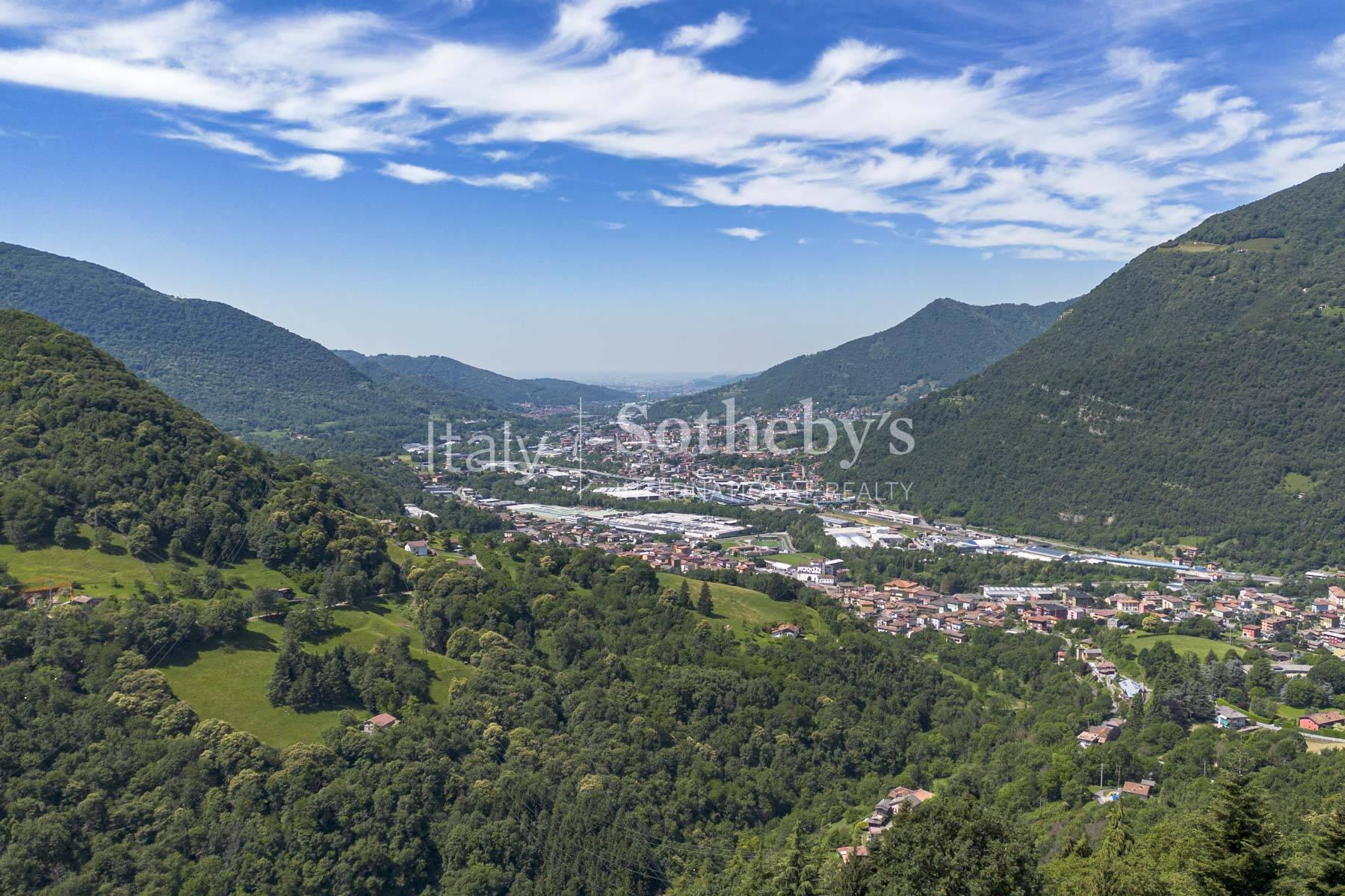 Villa panoramica con grande giardino e piscina, in vendita, Cene | Sotheby’s Realty Italy - 6