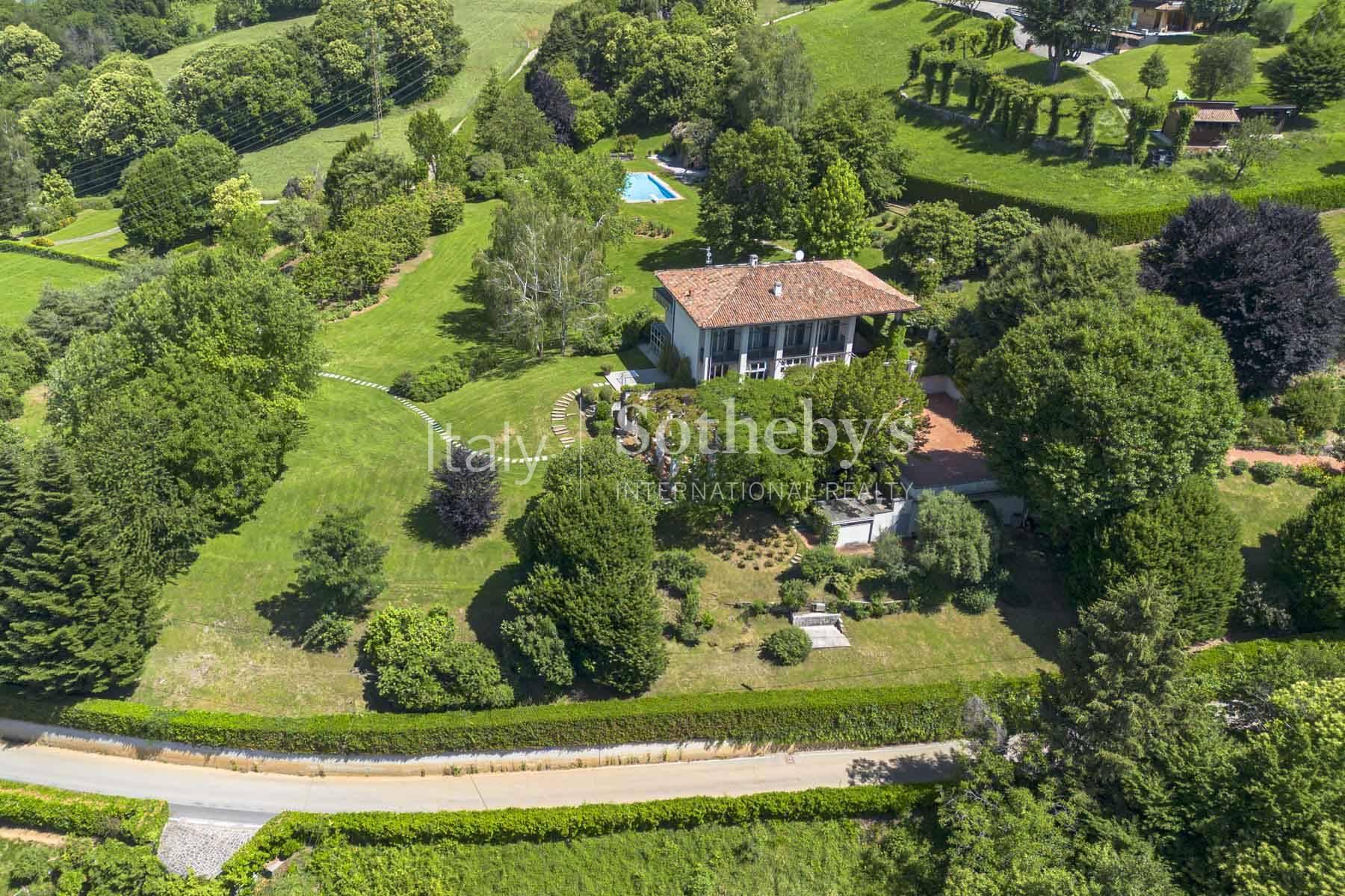 Villa panoramica con grande giardino e piscina, in vendita, Cene | Sotheby’s Realty Italy - 23