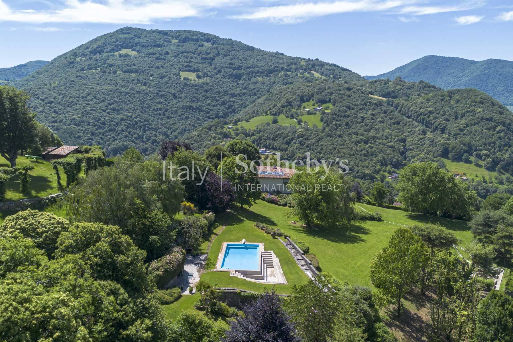 Villa panoramica con grande giardino e piscina, in vendita, Cene | Sotheby’s Realty Italy - 18