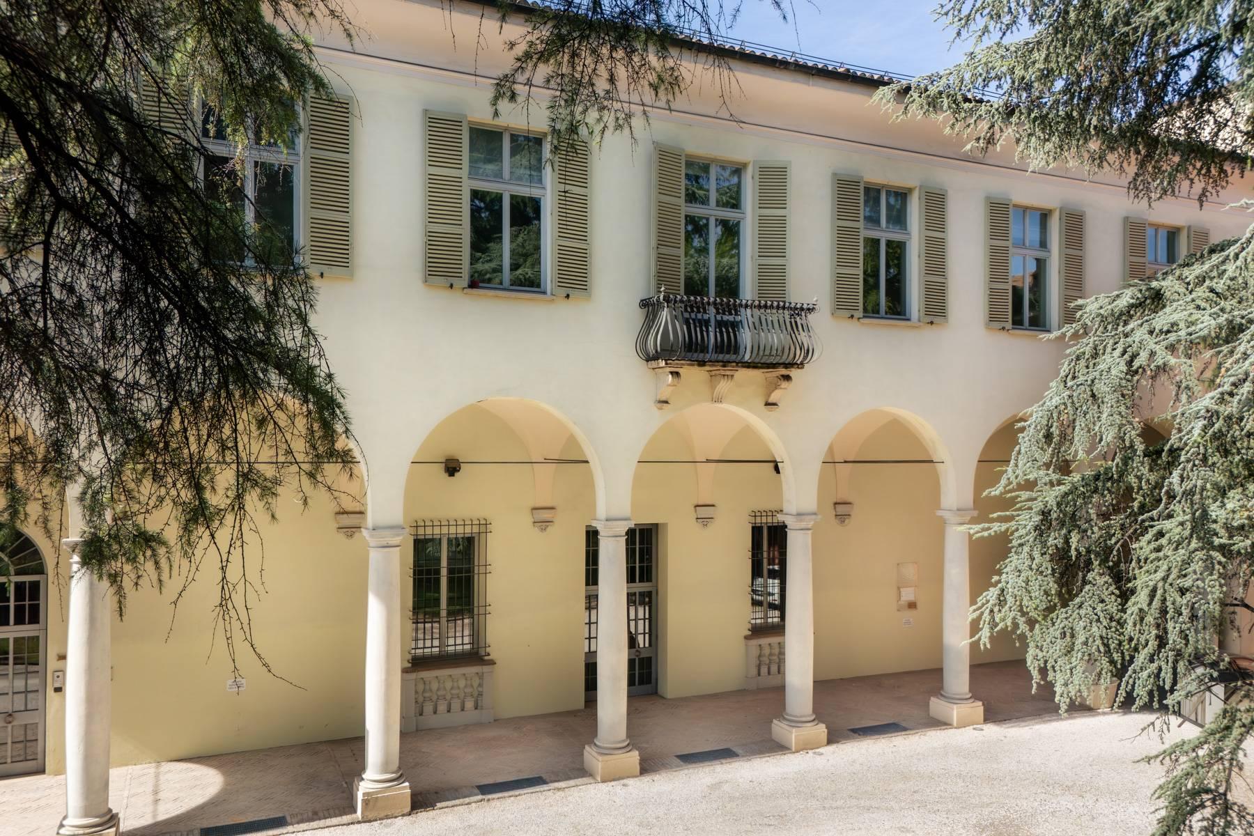 Villa di rappresentanza con parco esclusivo e giardino pensile - 1
