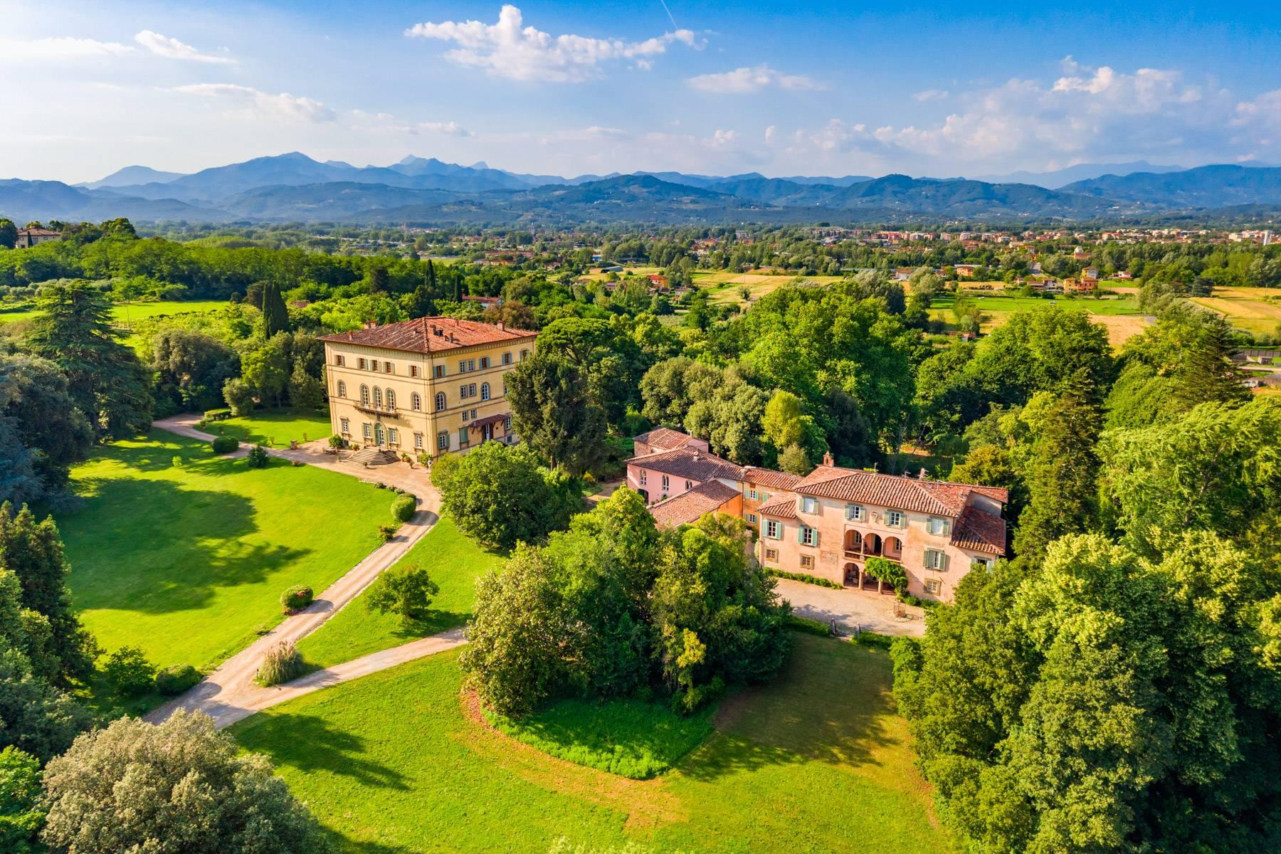 Iconic Tuscan Estate with Historic Villas and Park - 1