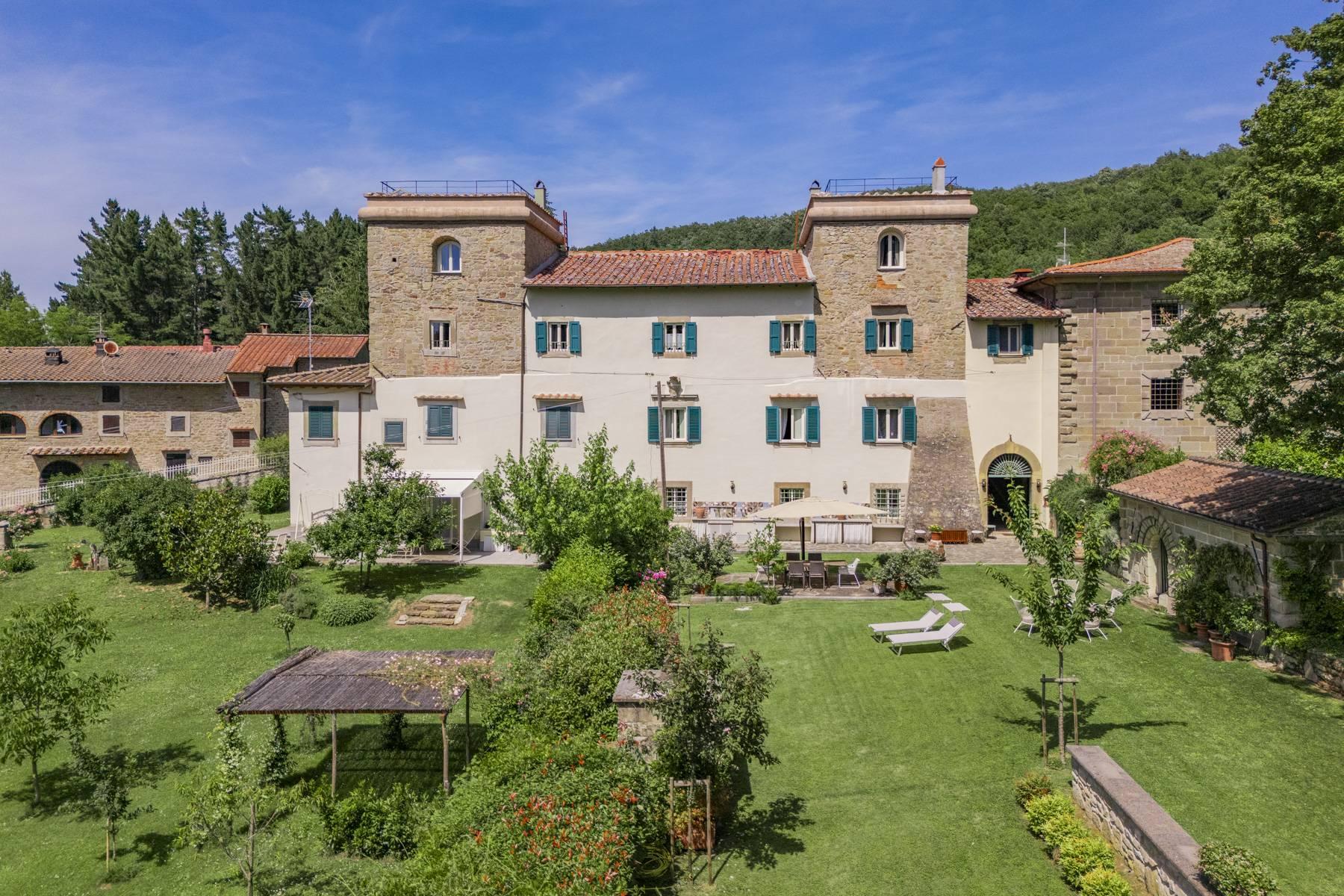 VILLA NOBILIARE DEL XVIII SECOLO CON TORRI CORONATE DA TERRAZZE PANORAMICHE - 1