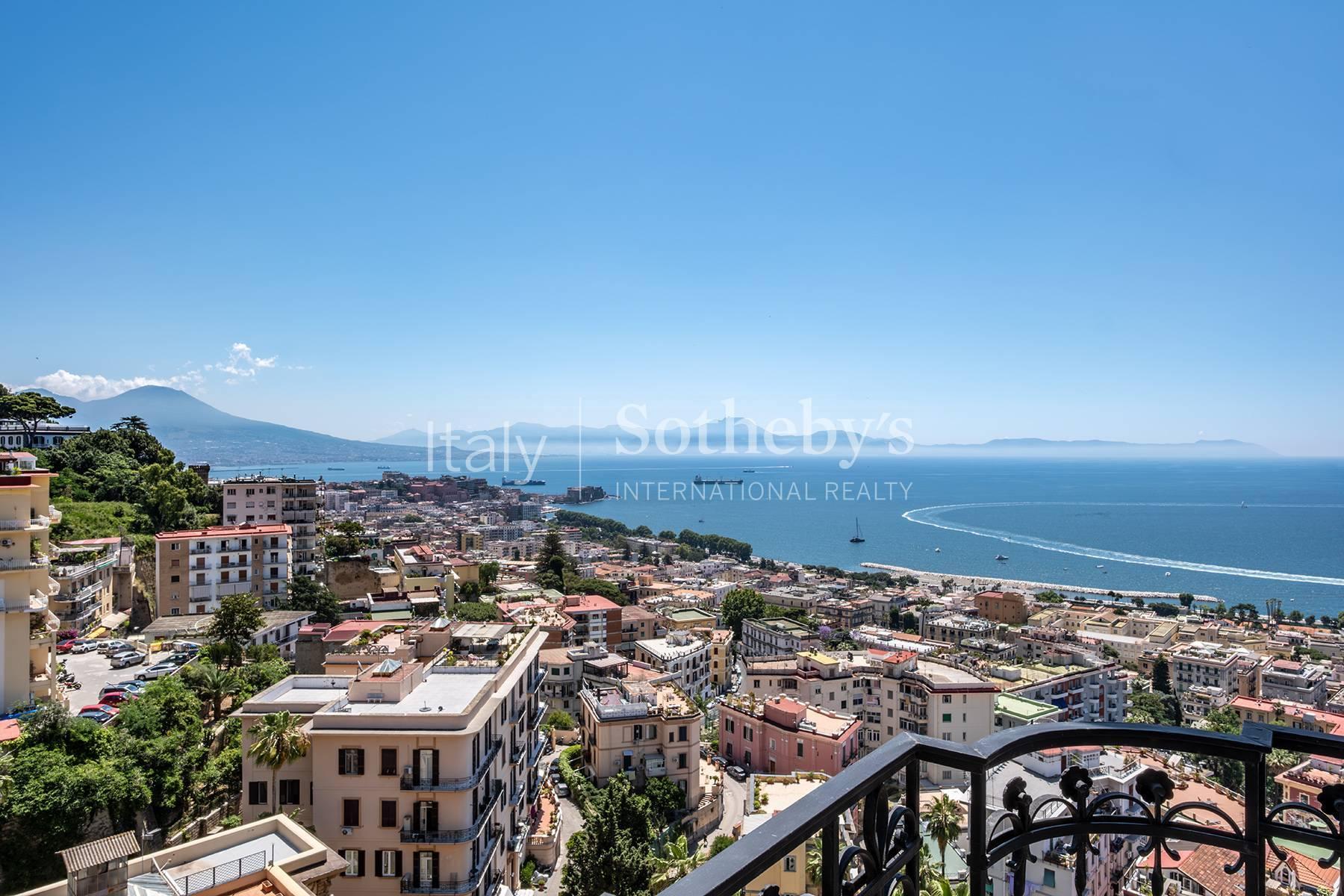 Appartamento panoramico ristrutturato e arredato, in vendita, Napoli | Sotheby’s Realty Italy - 2