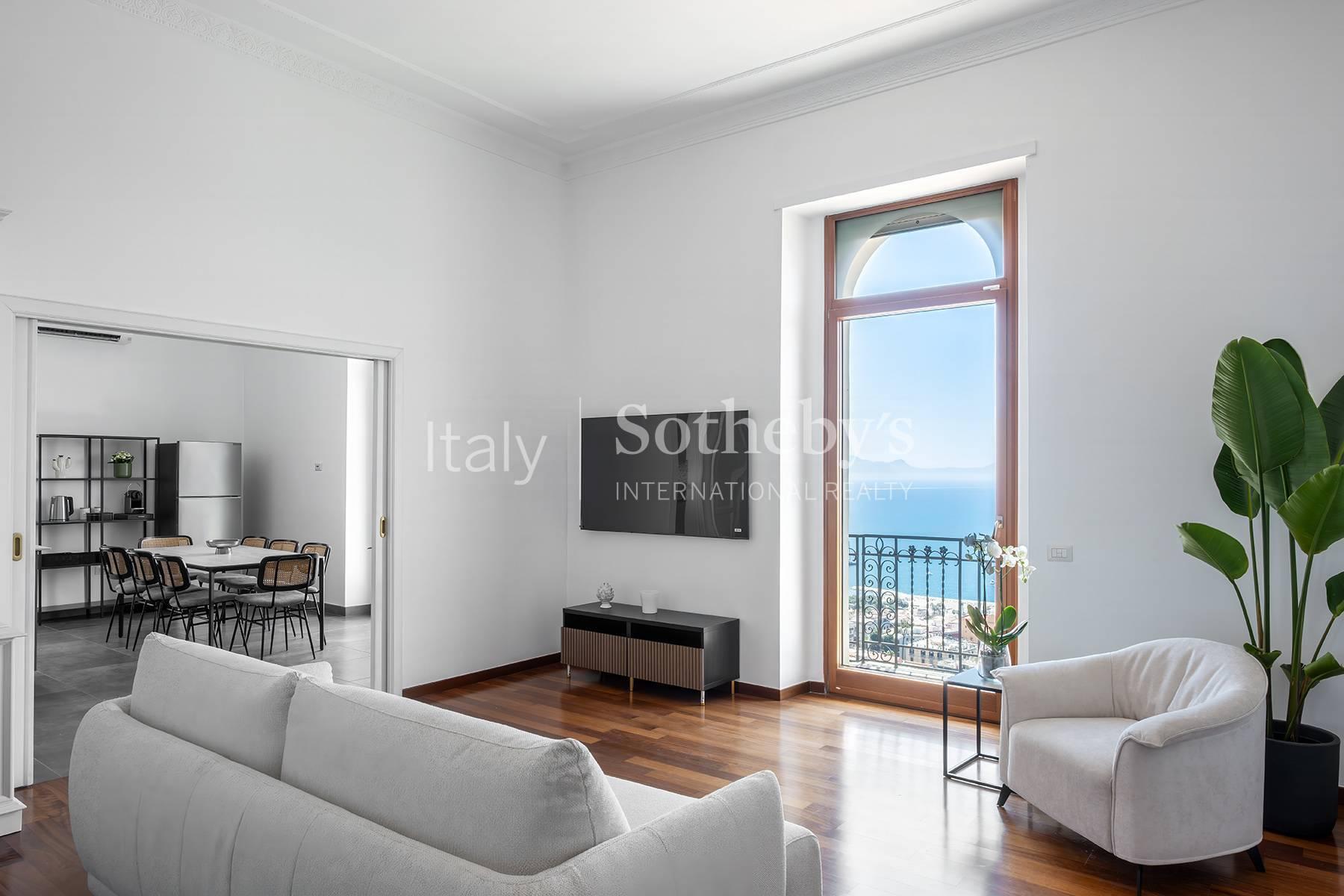 Appartamento panoramico ristrutturato e arredato, in vendita, Napoli | Sotheby’s Realty Italy - 14