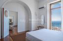 Appartamento panoramico ristrutturato e arredato, in vendita, Napoli | Sotheby’s Realty Italy - 11