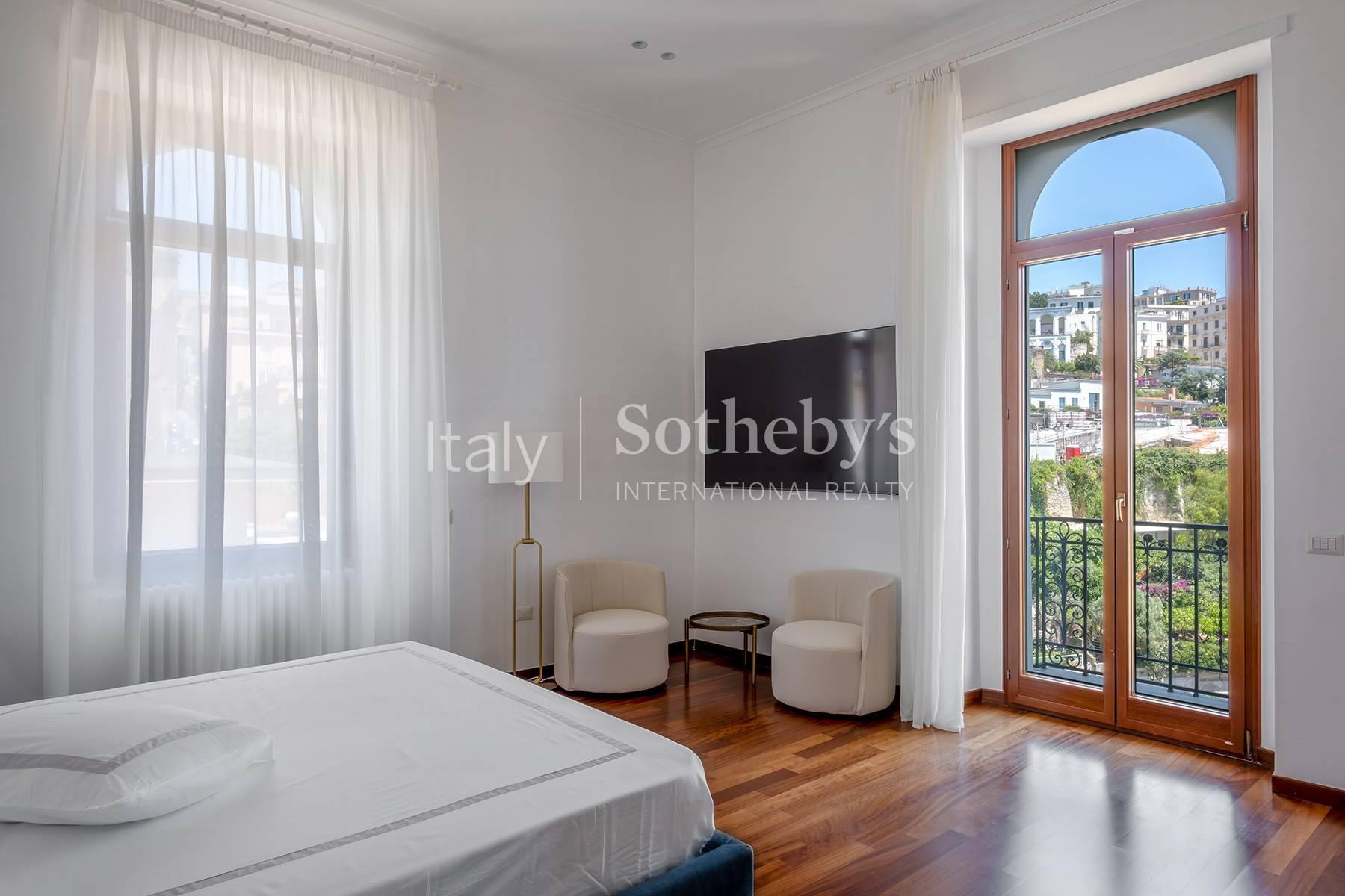 Appartamento panoramico ristrutturato e arredato, in vendita, Napoli | Sotheby’s Realty Italy - 9