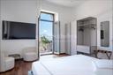 Appartamento panoramico ristrutturato e arredato, in vendita, Napoli | Sotheby’s Realty Italy - 10