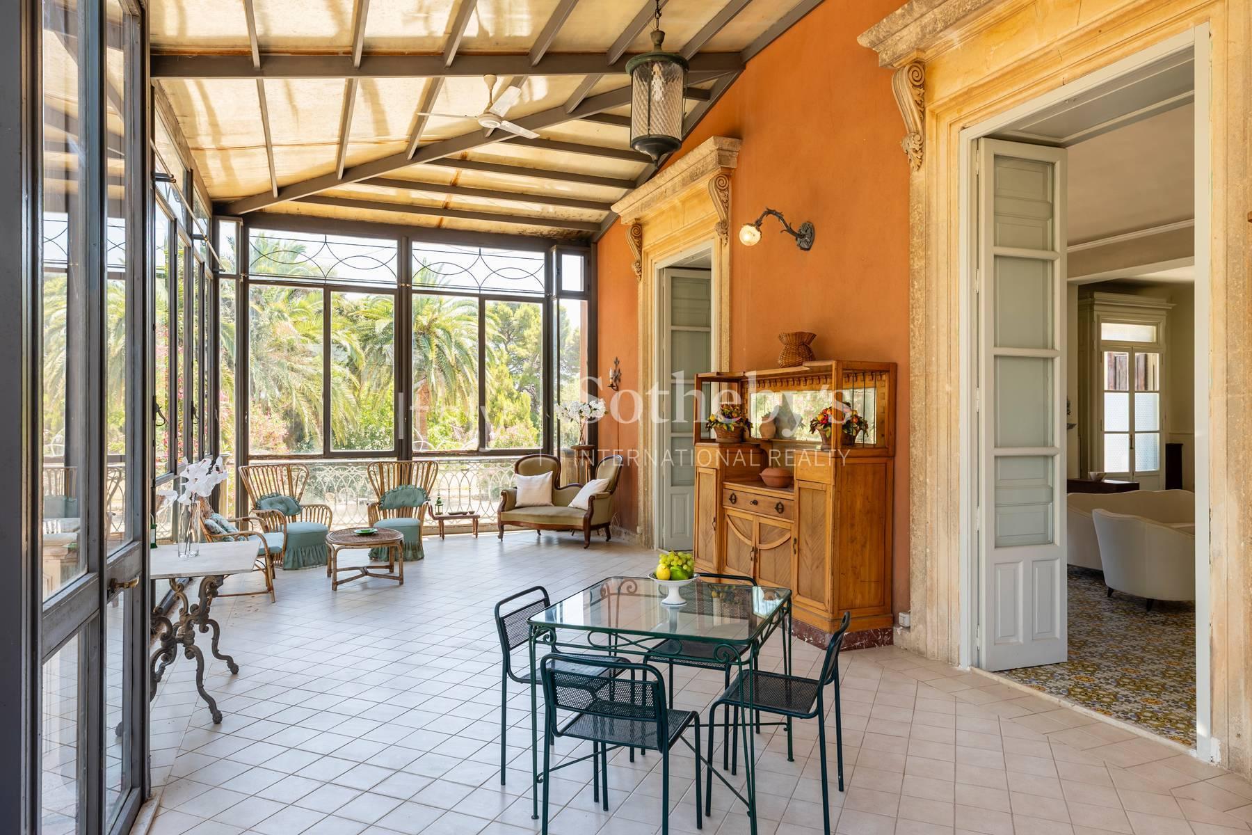 Storica villa ottocentesca con giardino a due passi dal mare - 4