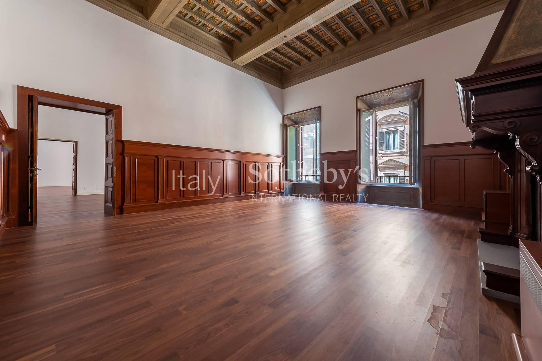 Palazzo Raggi: 18th century Piano Nobile finely restored - 8