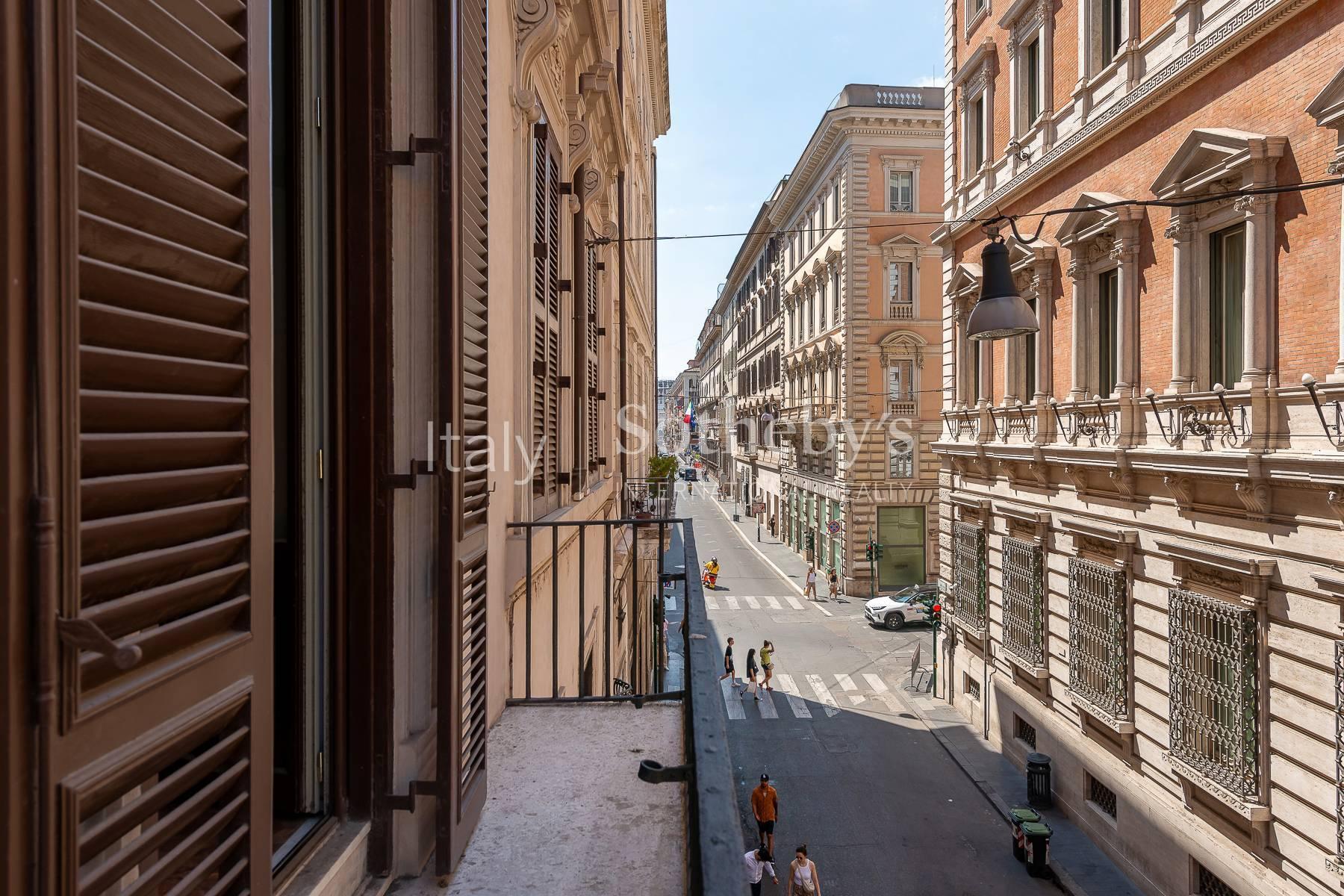 Palazzo Raggi: 18th century Piano Nobile finely restored - 2