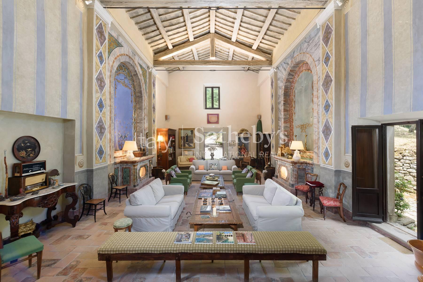 Il Lusso del Silenzio: Borgo Medievale Magnificamente Restaurato a Gubbio - 5