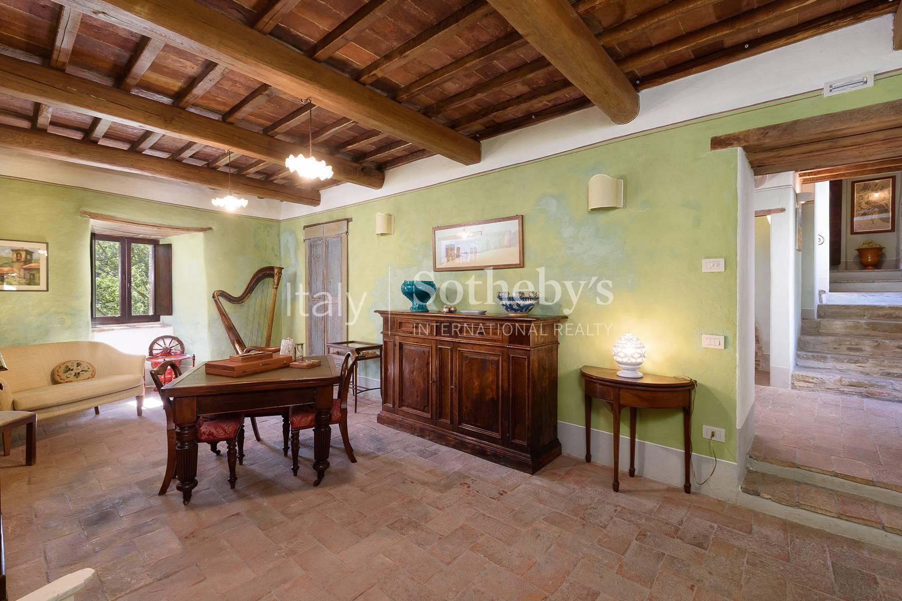 Il Lusso del Silenzio: Borgo Medievale Magnificamente Restaurato a Gubbio - 8