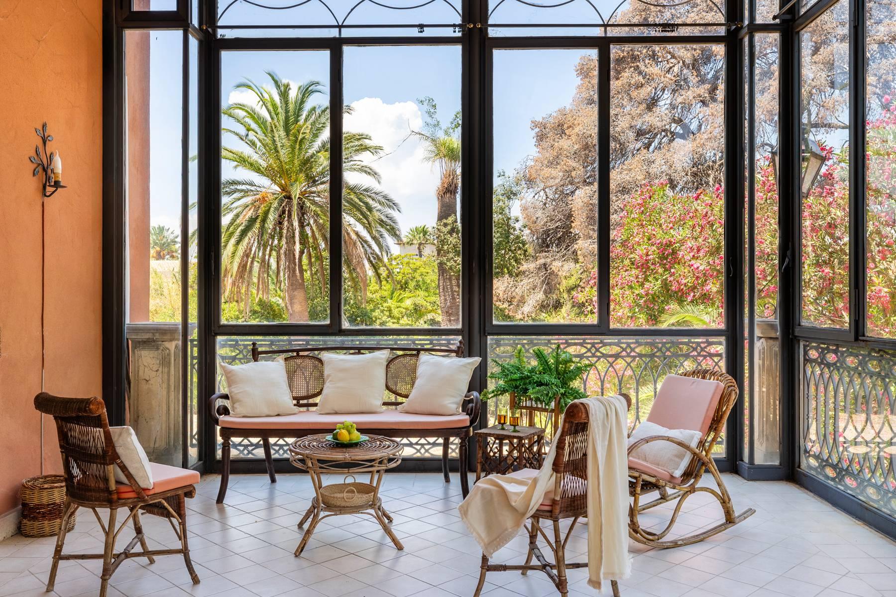 Storica villa ottocentesca con giardino a due passi dal mare - 1