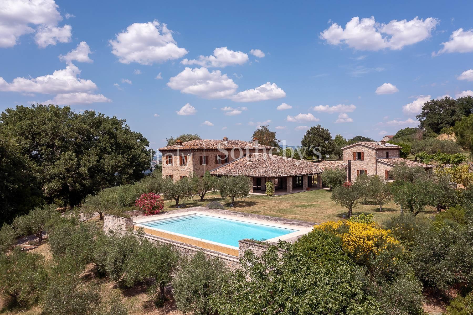 Esclusiva tenuta contemporanea nel cuore dell'Umbria - 2