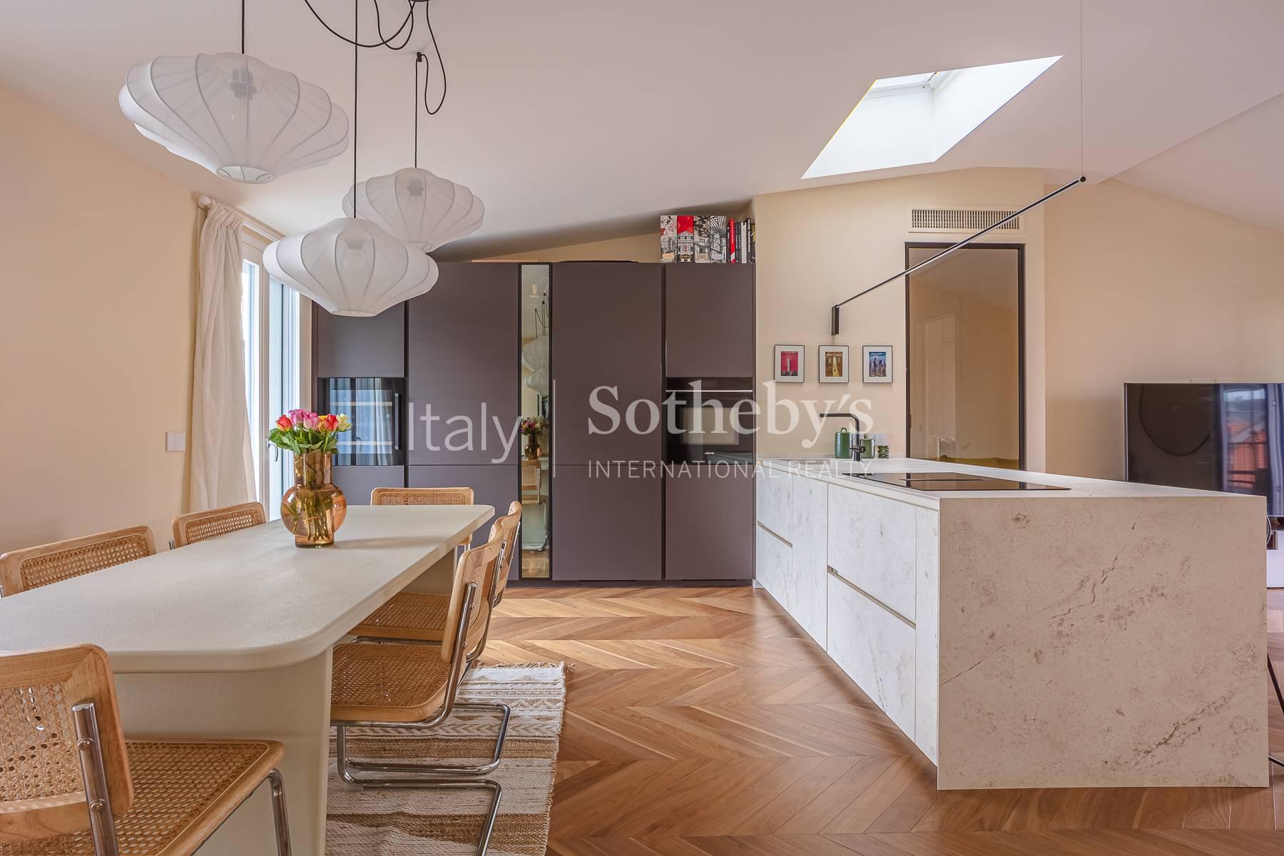 Light-filled penthouse in an elegant residential setting - 5