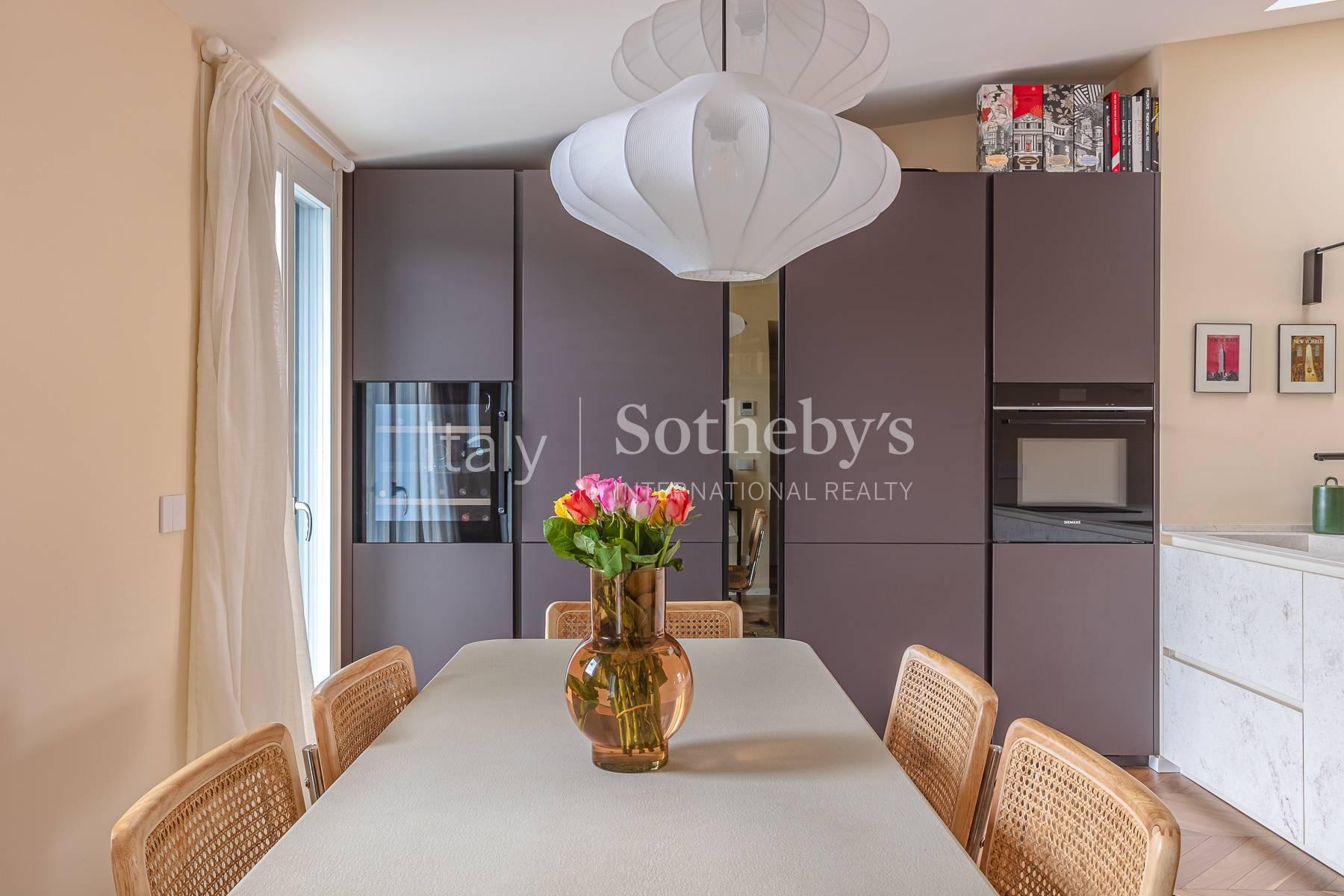 Light-filled penthouse in an elegant residential setting - 4