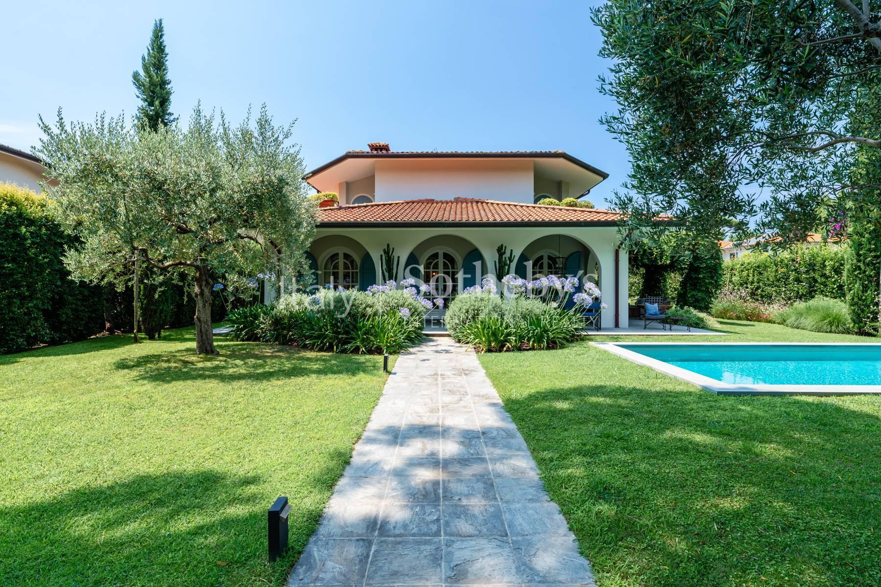Villa ristrutturata con piscina privata a Forte dei Marmi - 3