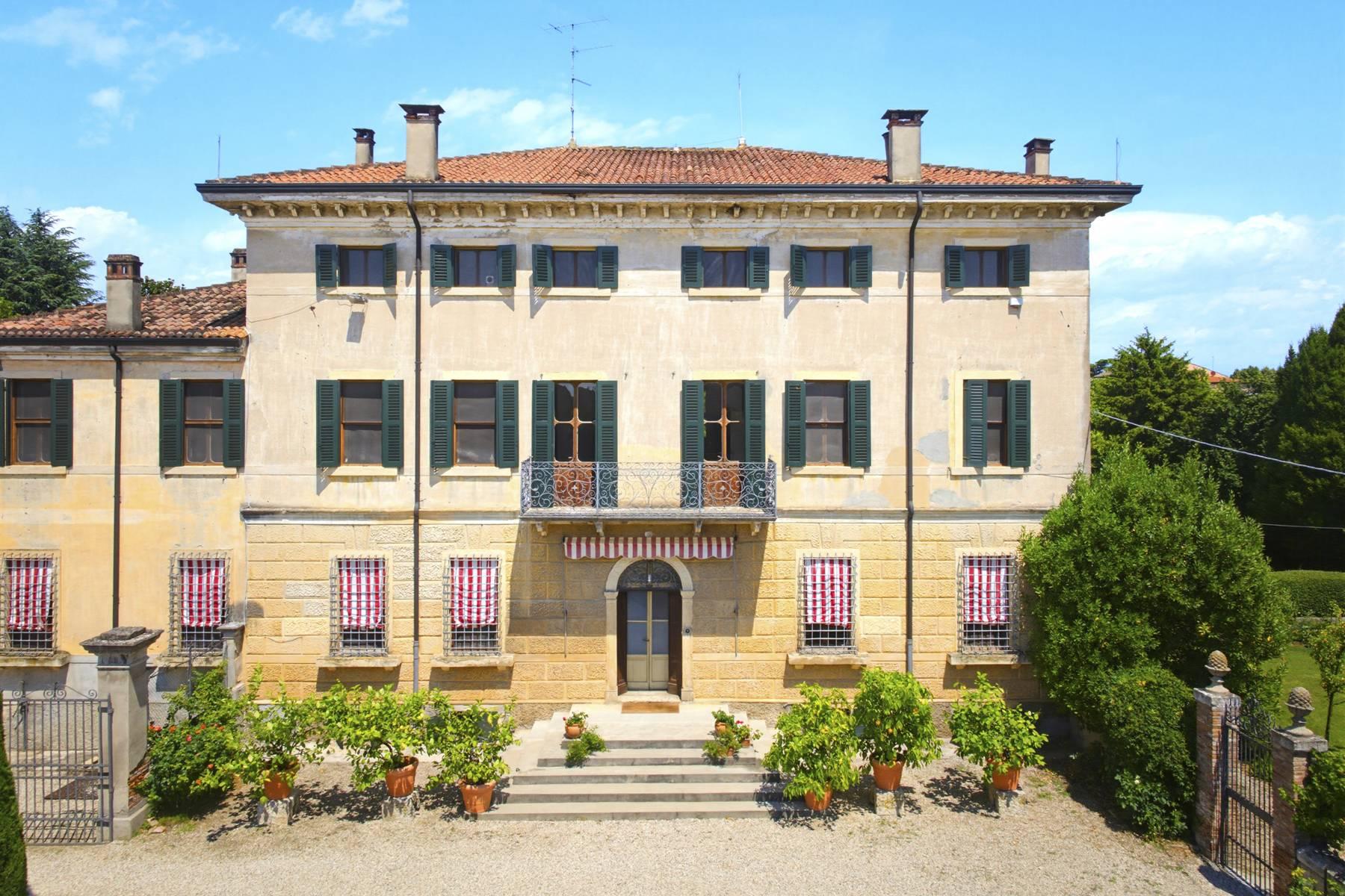 Villa in a historic rural courtyard with residences, park, and swimming pool. - 1