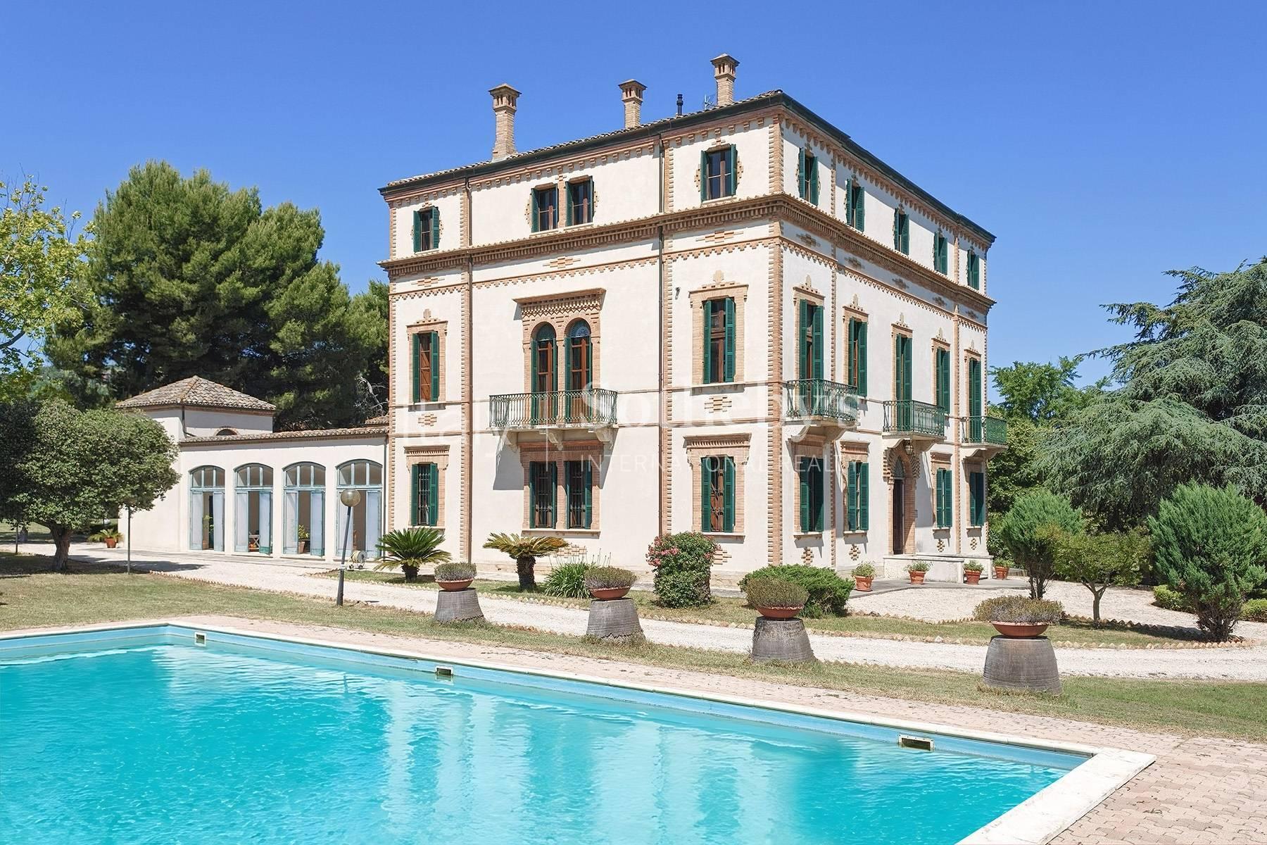 Villa storica con parco e vista mare nelle Marche - 2
