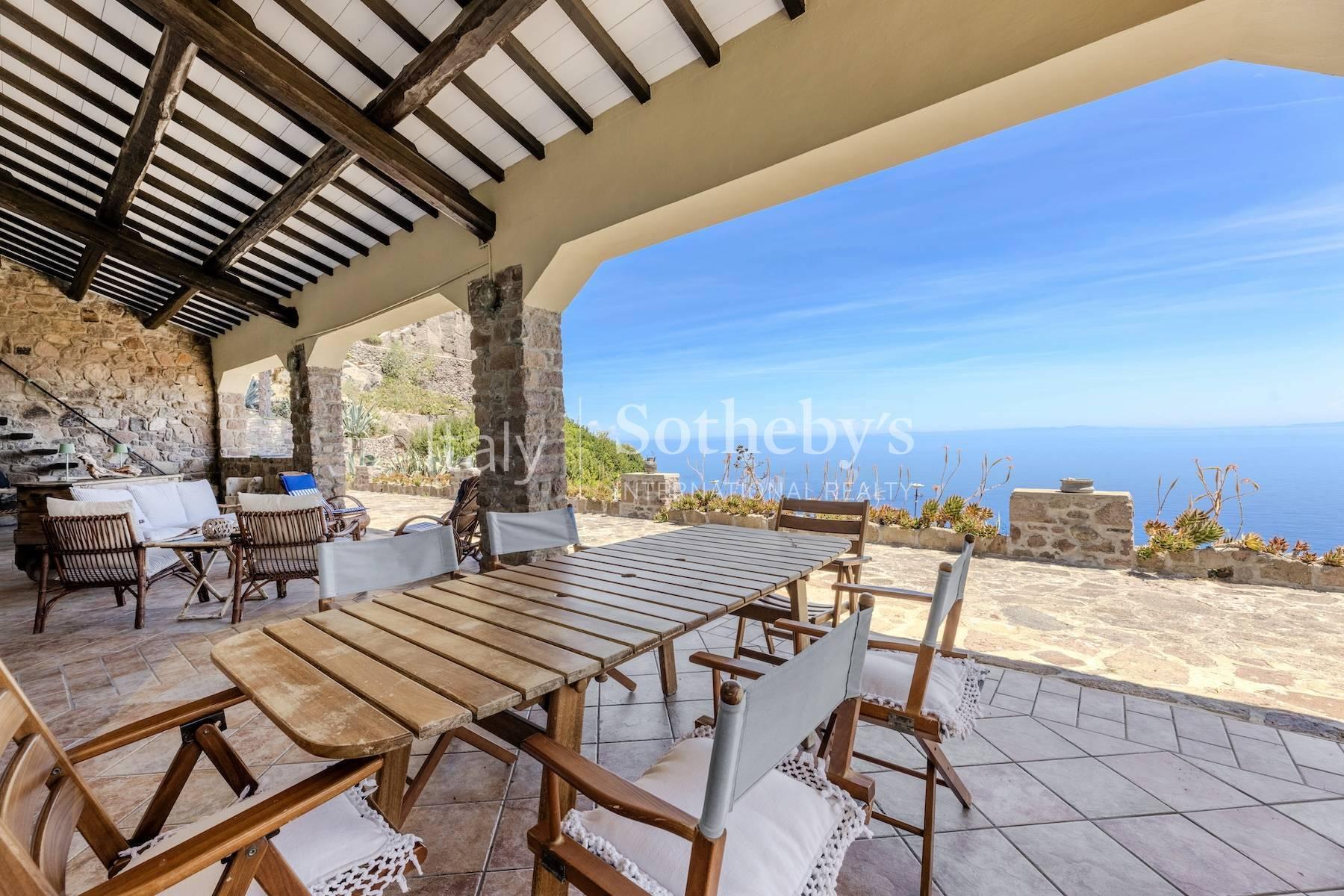 Villa esclusiva con accesso al mare, in vendita, Capraia Isola | Sotheby’s Realty Italy - 4