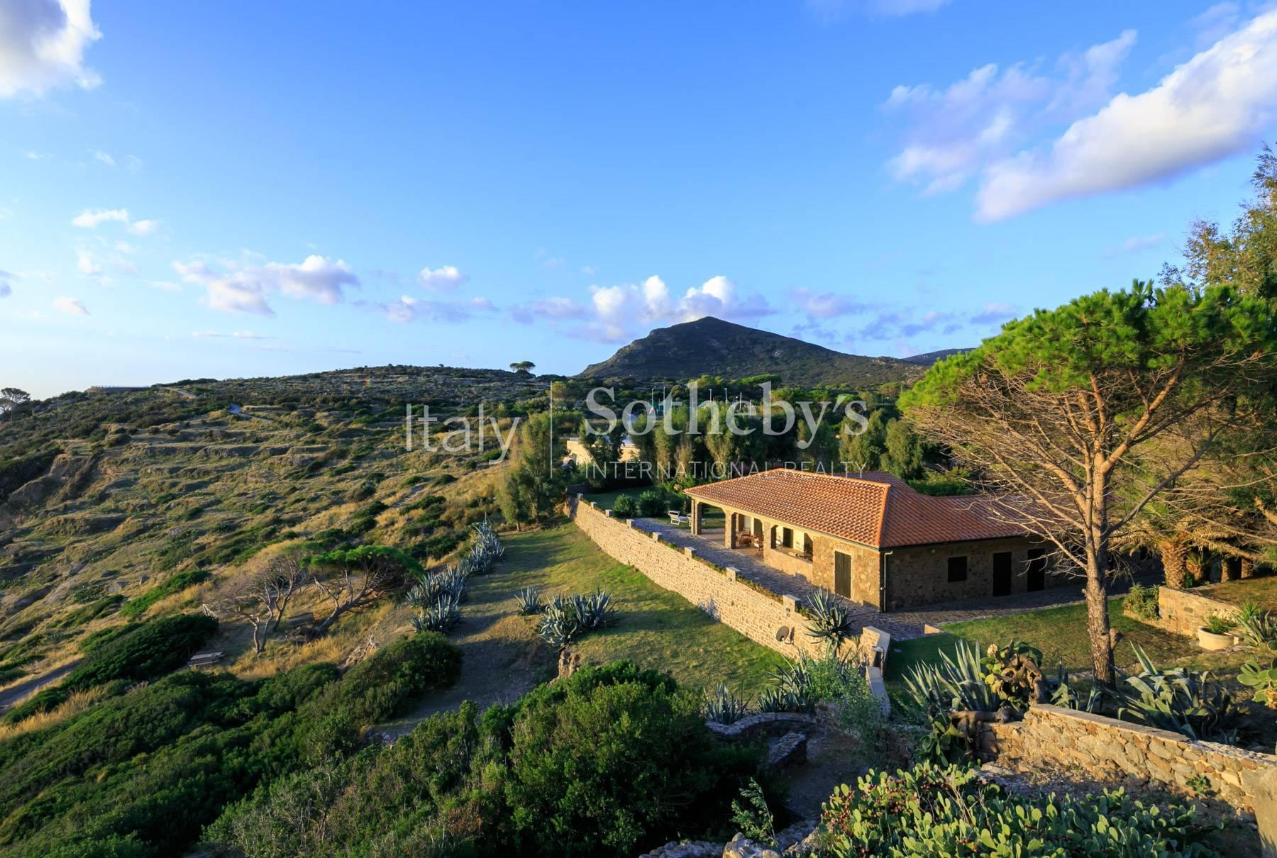 Villa esclusiva con accesso al mare, in vendita, Capraia Isola | Sotheby’s Realty Italy - 17