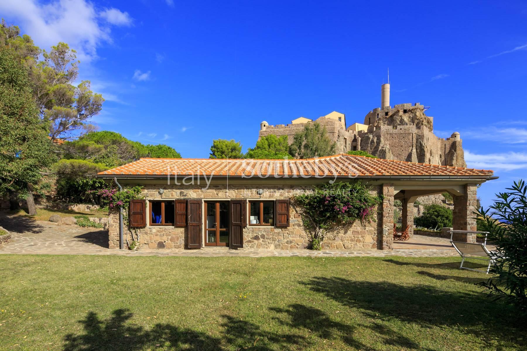 Villa esclusiva con accesso al mare, in vendita, Capraia Isola | Sotheby’s Realty Italy - 3