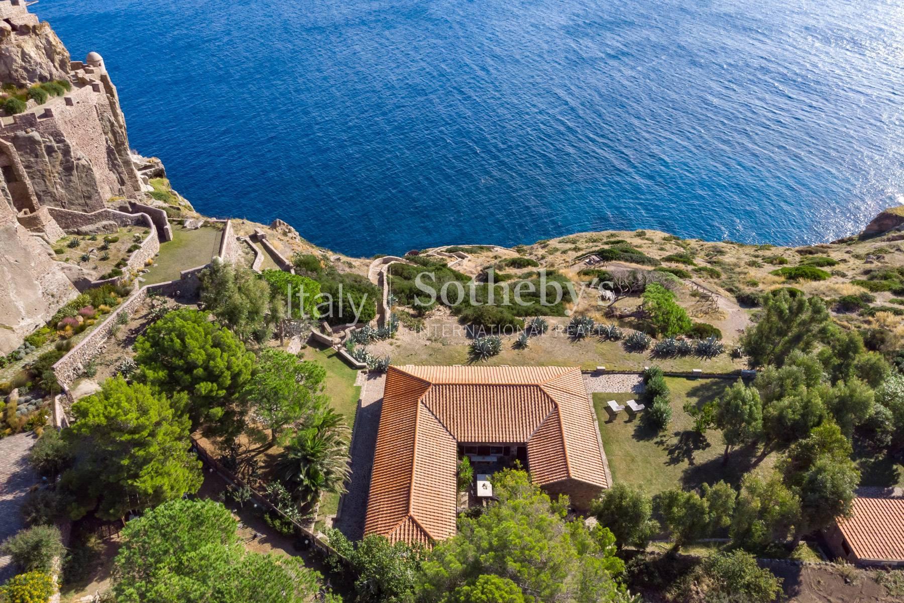 Villa esclusiva con accesso al mare, in vendita, Capraia Isola | Sotheby’s Realty Italy - 2
