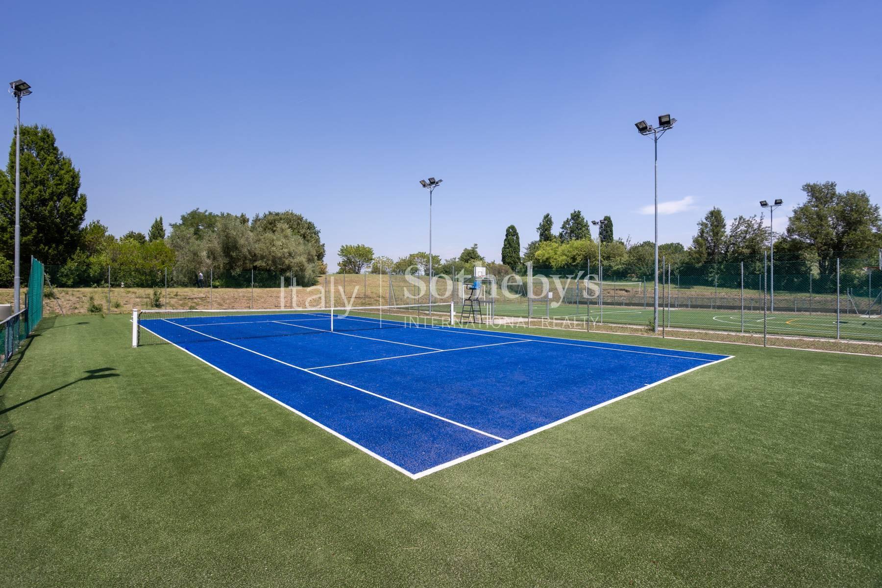 Representative Estate with Three Villas and Private Park - 7