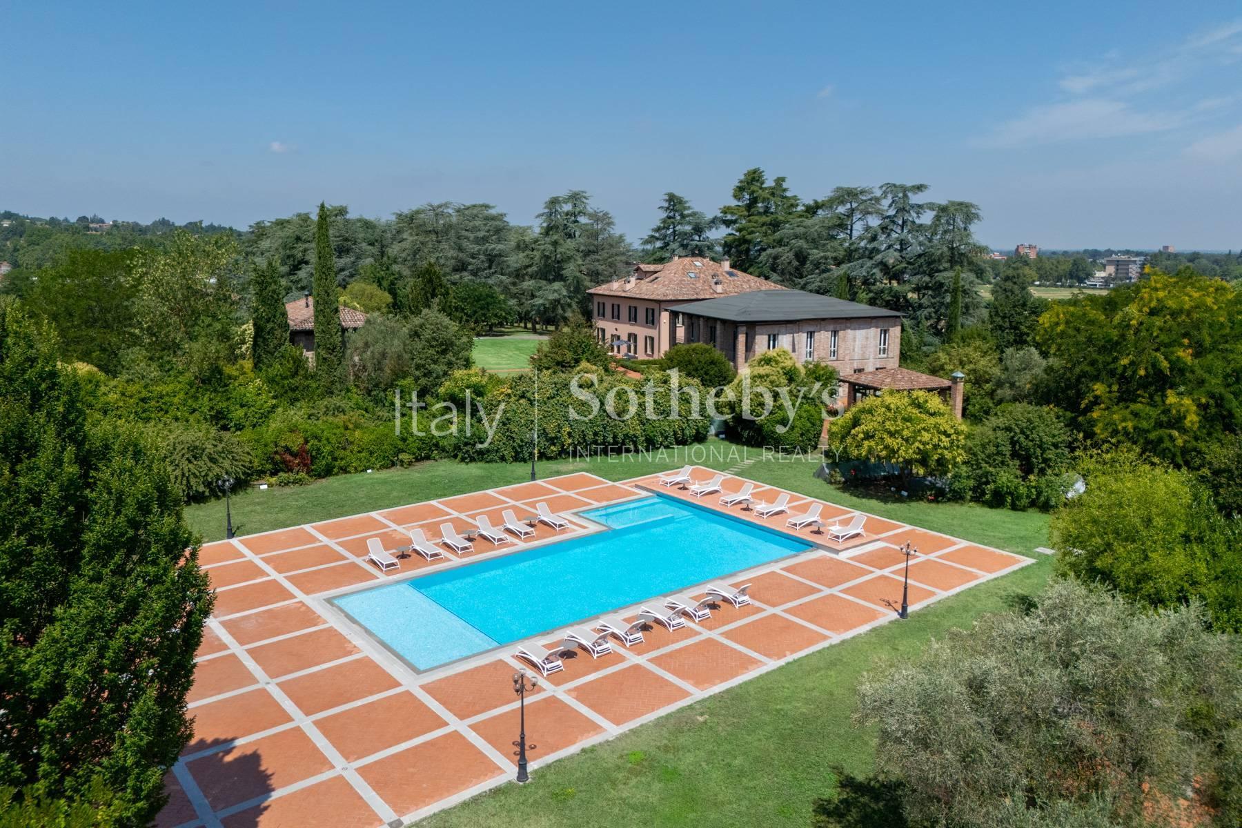 Representative Estate with Three Villas and Private Park - 4