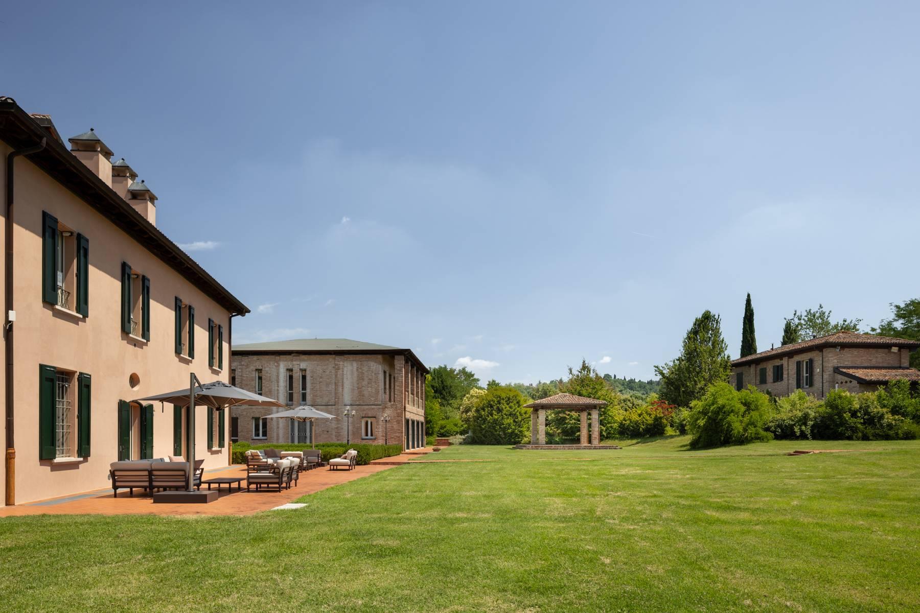 Representative Estate with Three Villas and Private Park - 1