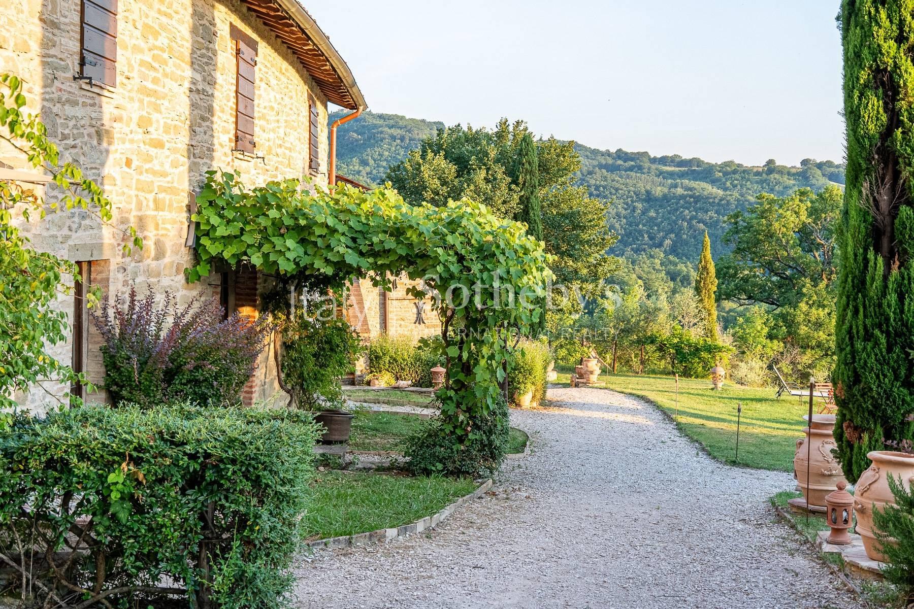 Gubbio - Storico casale con vista lago da sogno e piscina, in vendita, Gubbio | Sotheby’s Realty Italy - 8