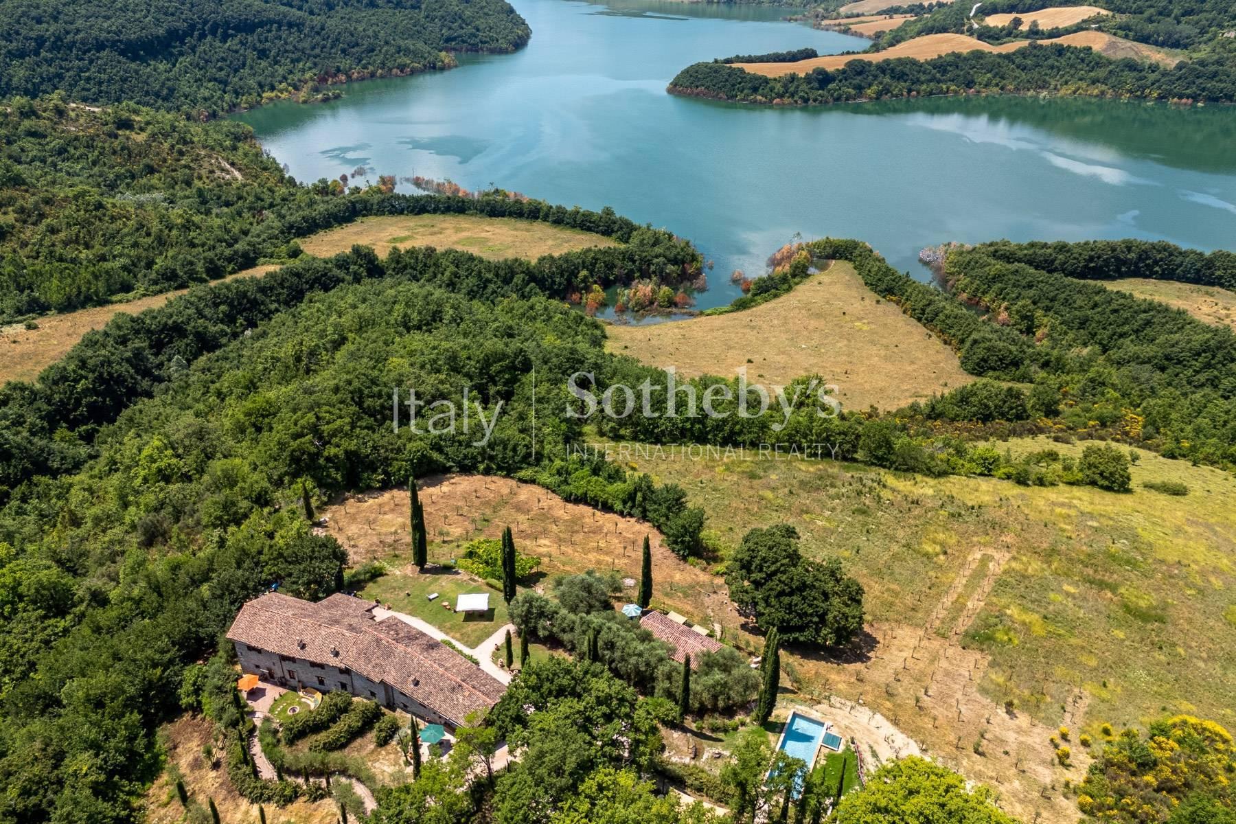 Gubbio - Storico casale con vista lago da sogno e piscina, in vendita, Gubbio | Sotheby’s Realty Italy - 7