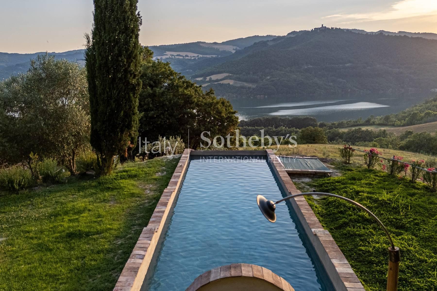Gubbio - Storico casale con vista lago da sogno e piscina, in vendita, Gubbio | Sotheby’s Realty Italy - 5