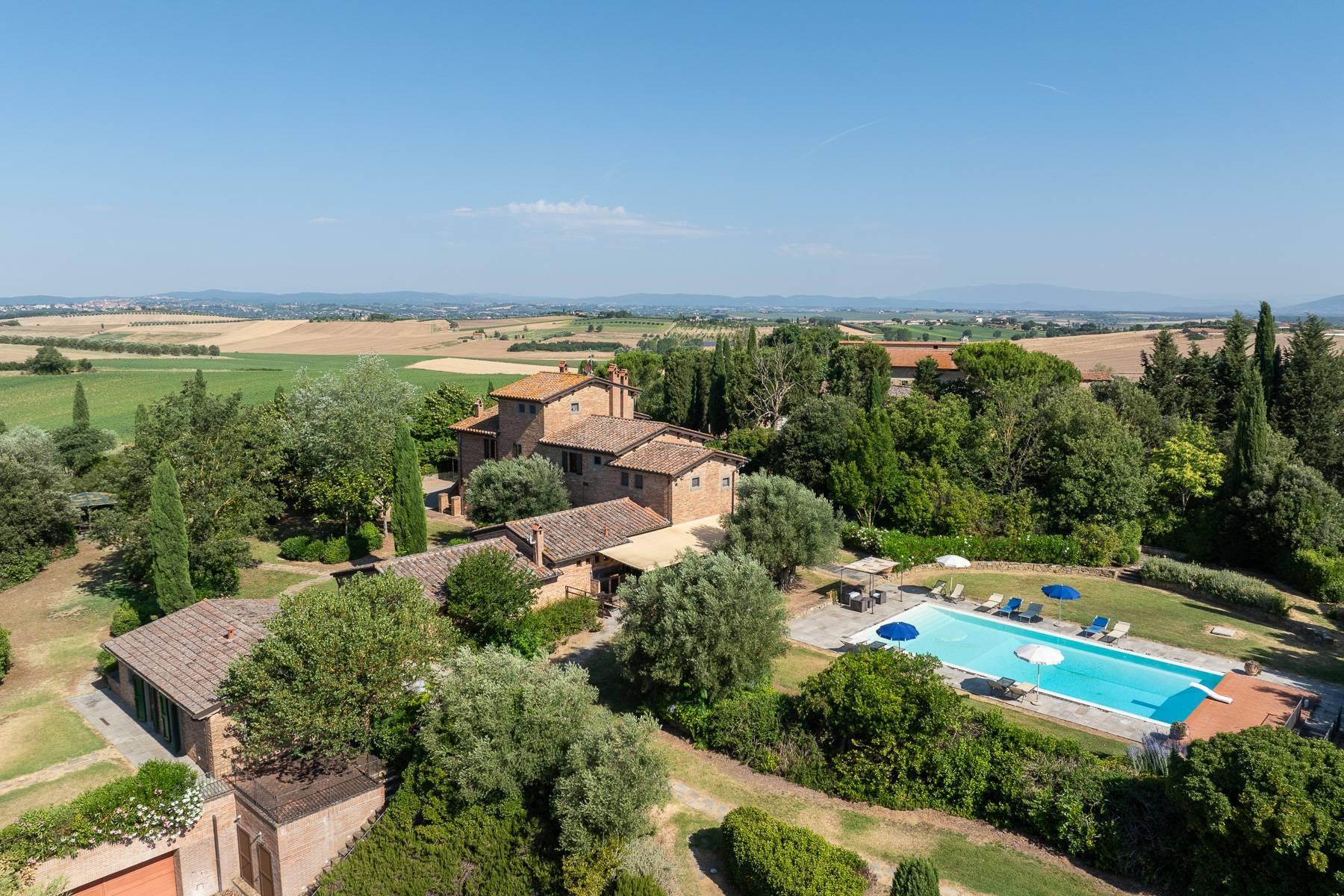 Esclusiva tenuta storica con SPA in Toscana - 1