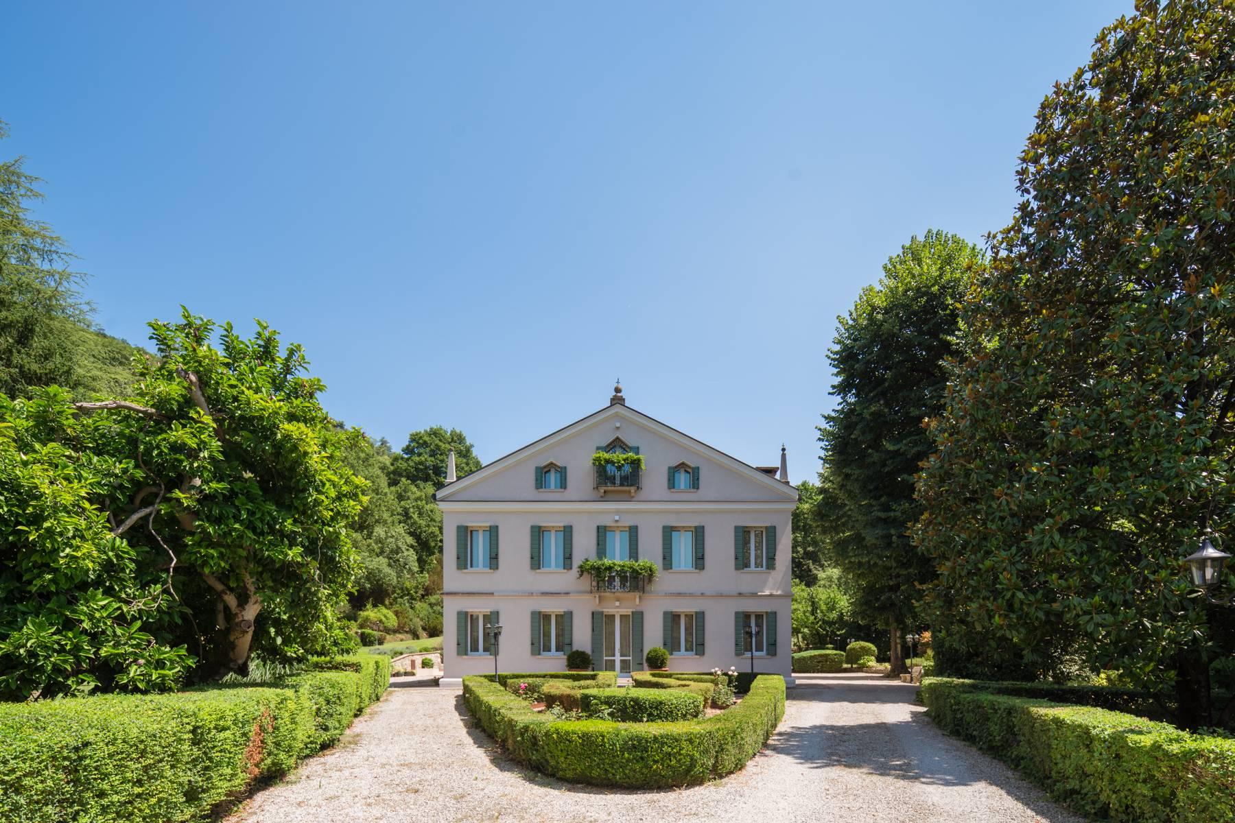 Comfort and elegance surrounded by nature - 1