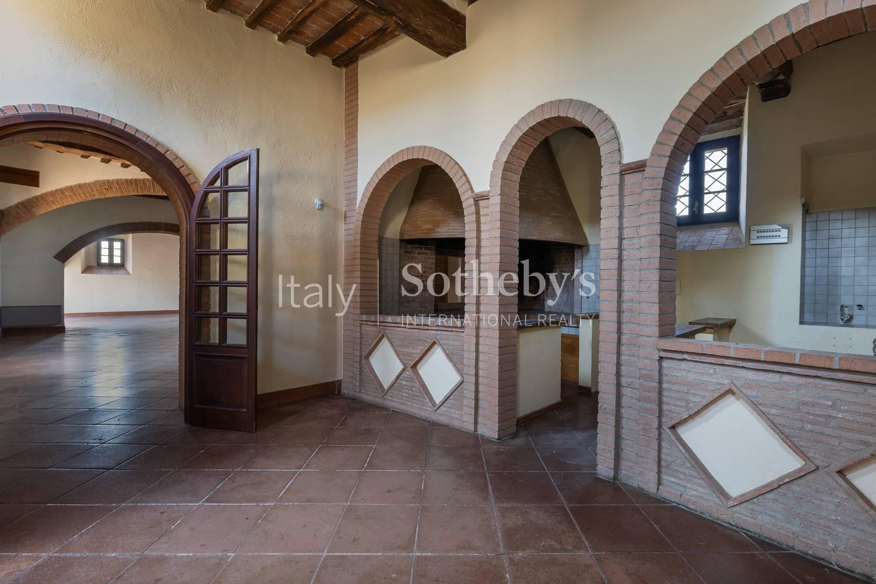 Castello con progetto approvato vicino a Montalcino - 7