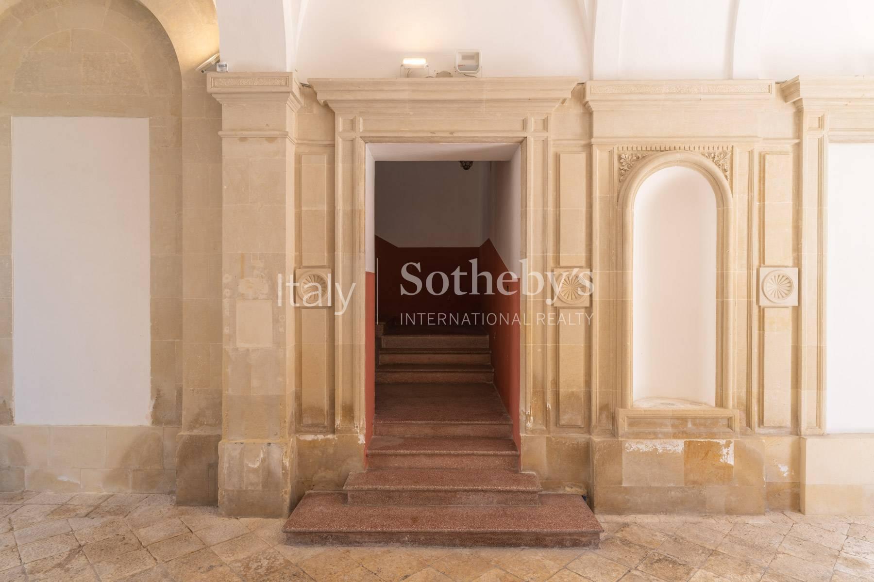 Prestigious historic palace in the heart of the historic town center. - 2