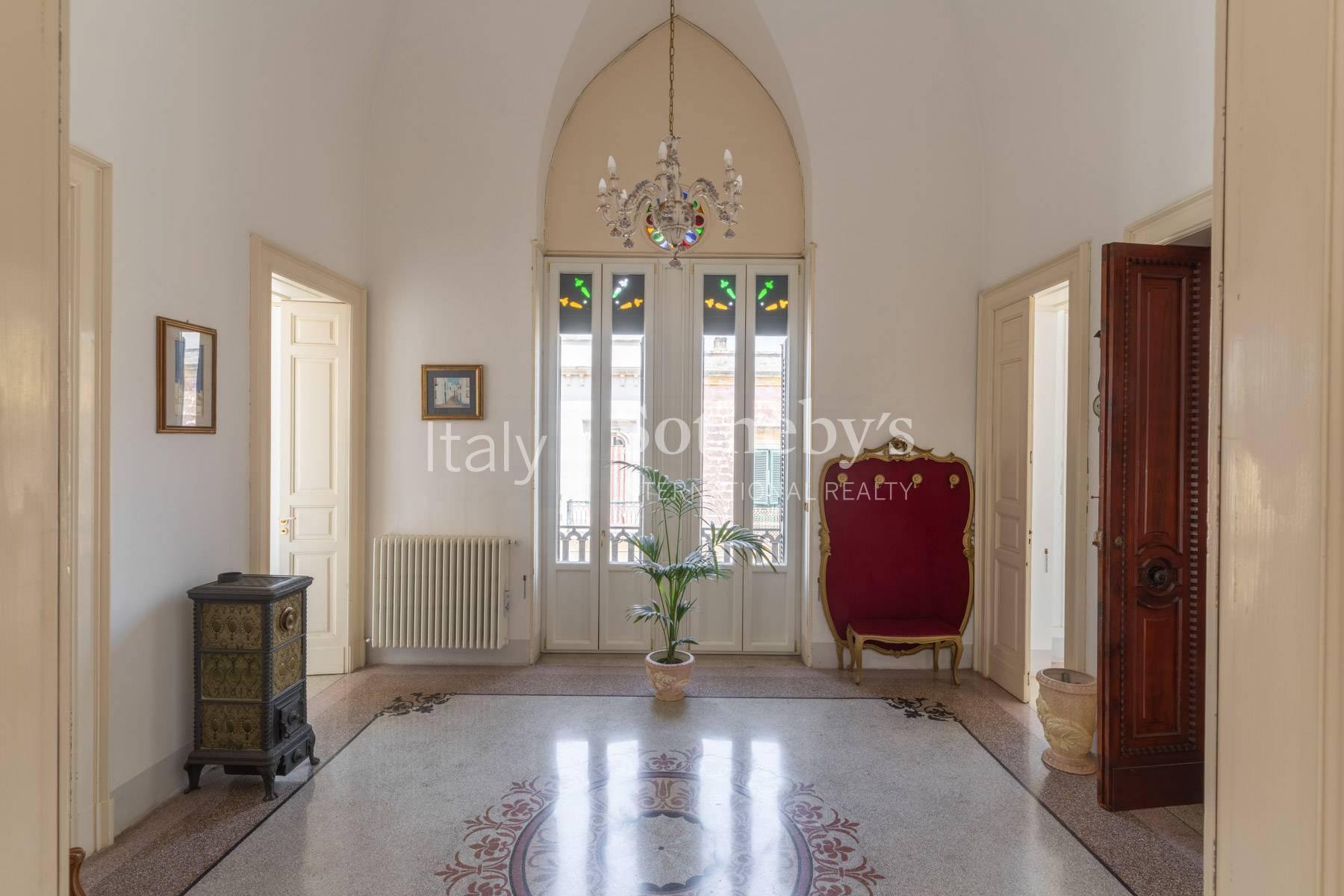 Prestigious historic palace in the heart of the historic town center. - 4